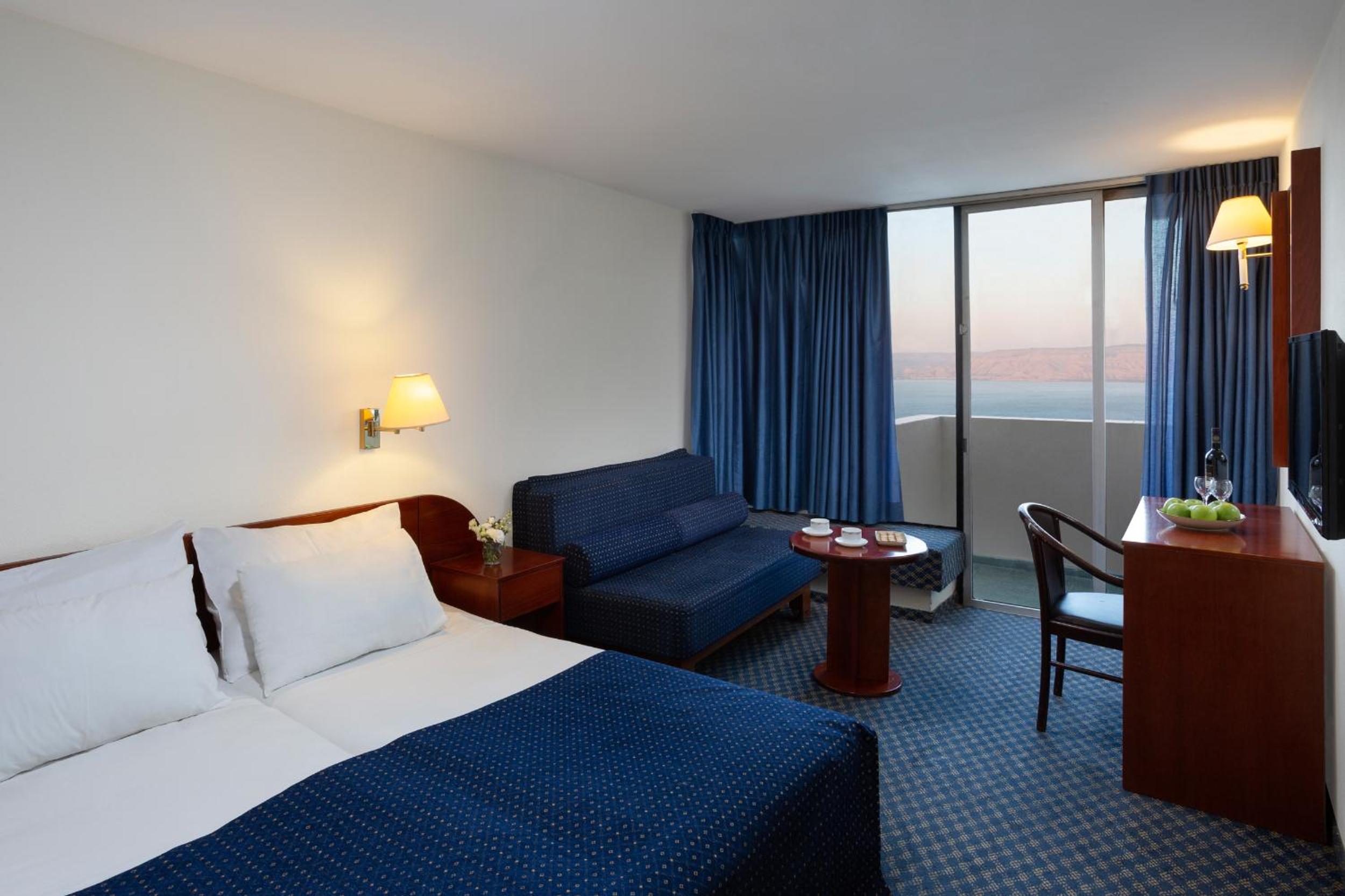 Classic Twin Room With Balcony And Lake View (2 Adults + 2 Children)