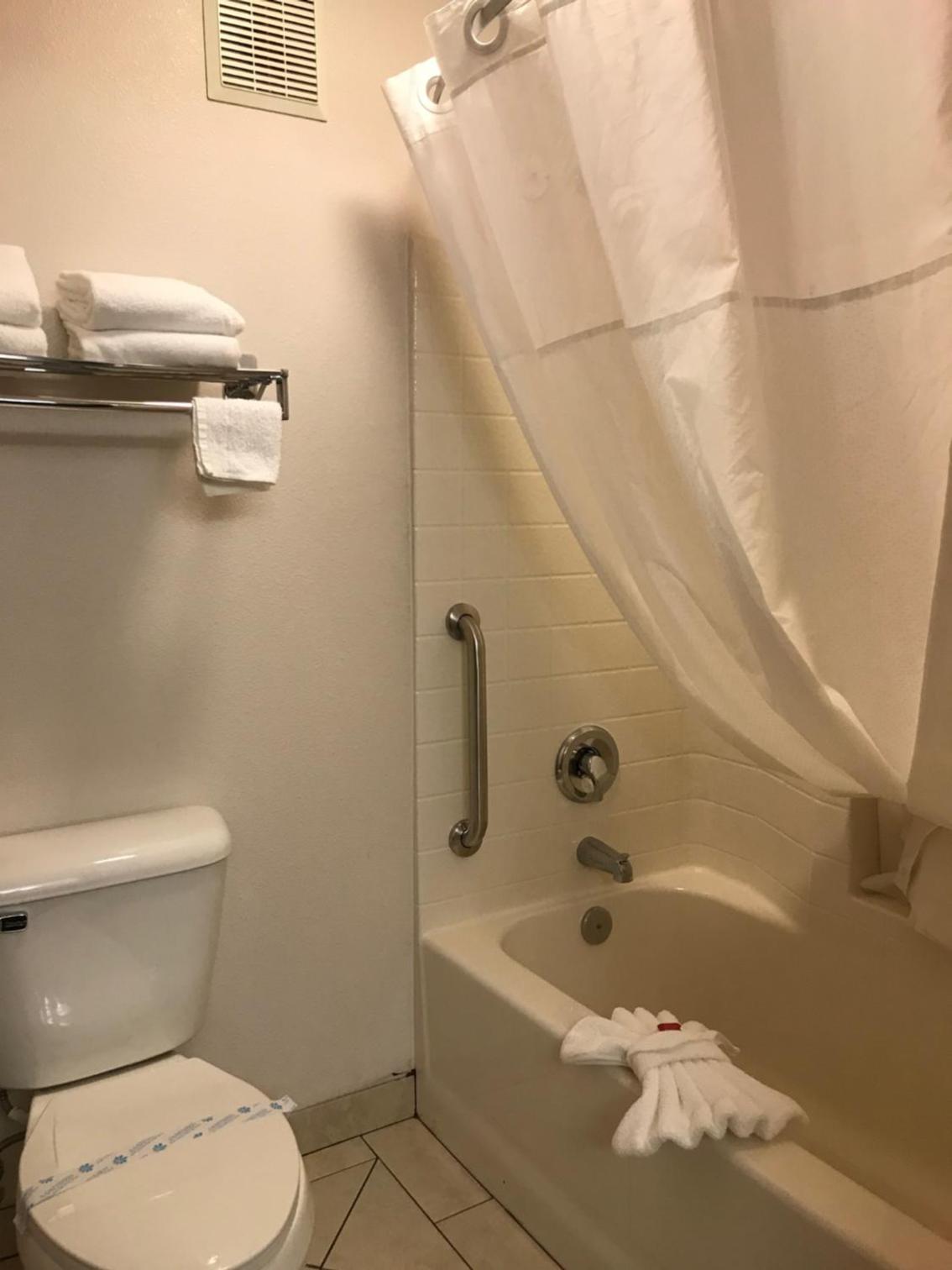 King Suite - Non-Smoking - Photo 3