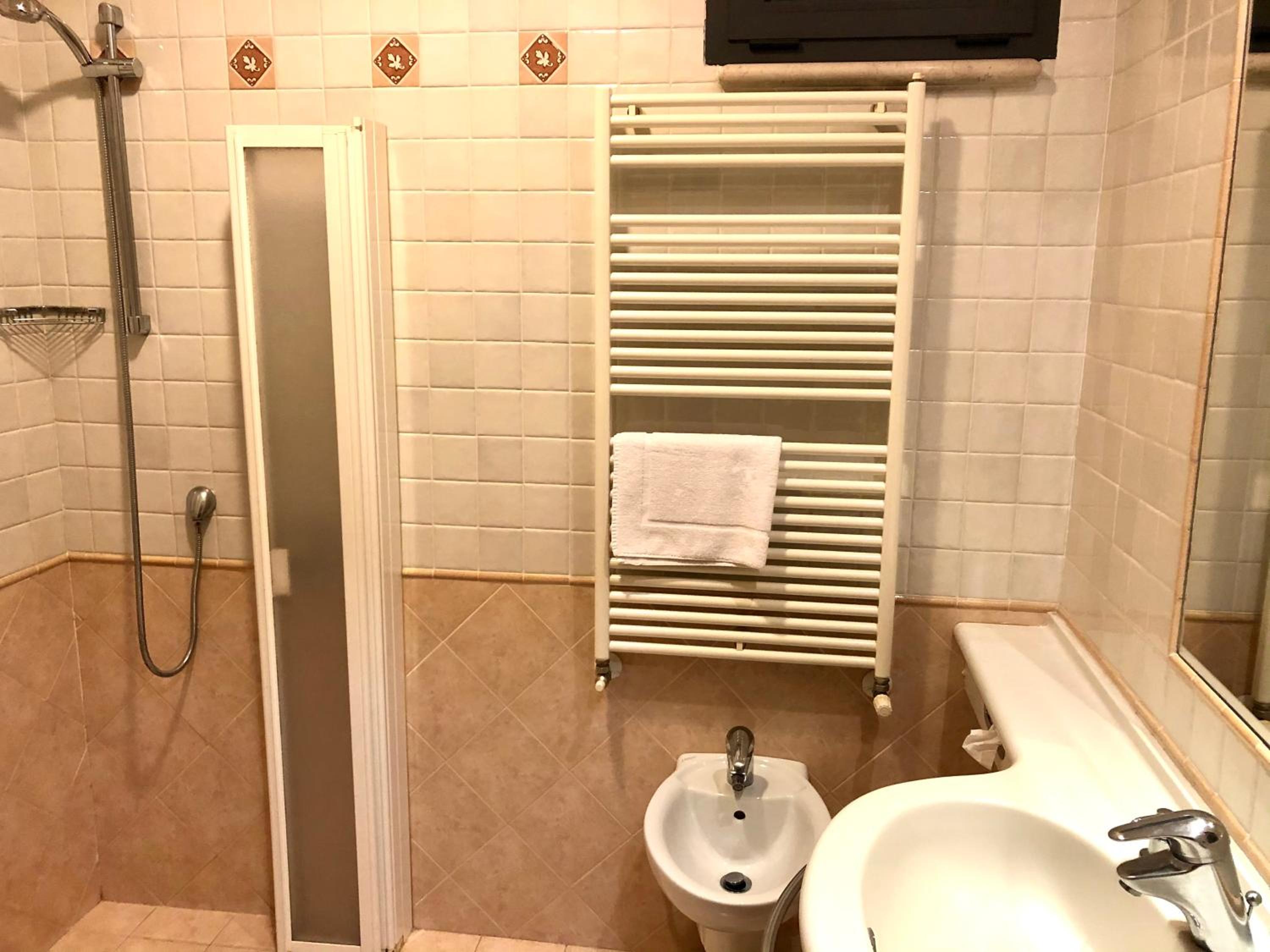 Classic Quadruple Room photo 2