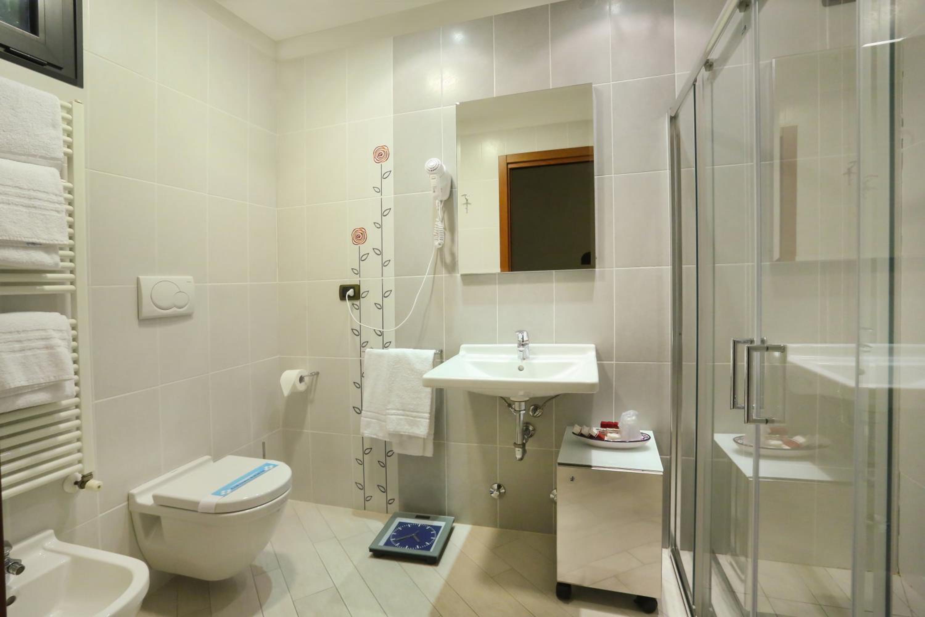 Deluxe Twin Room photo 3