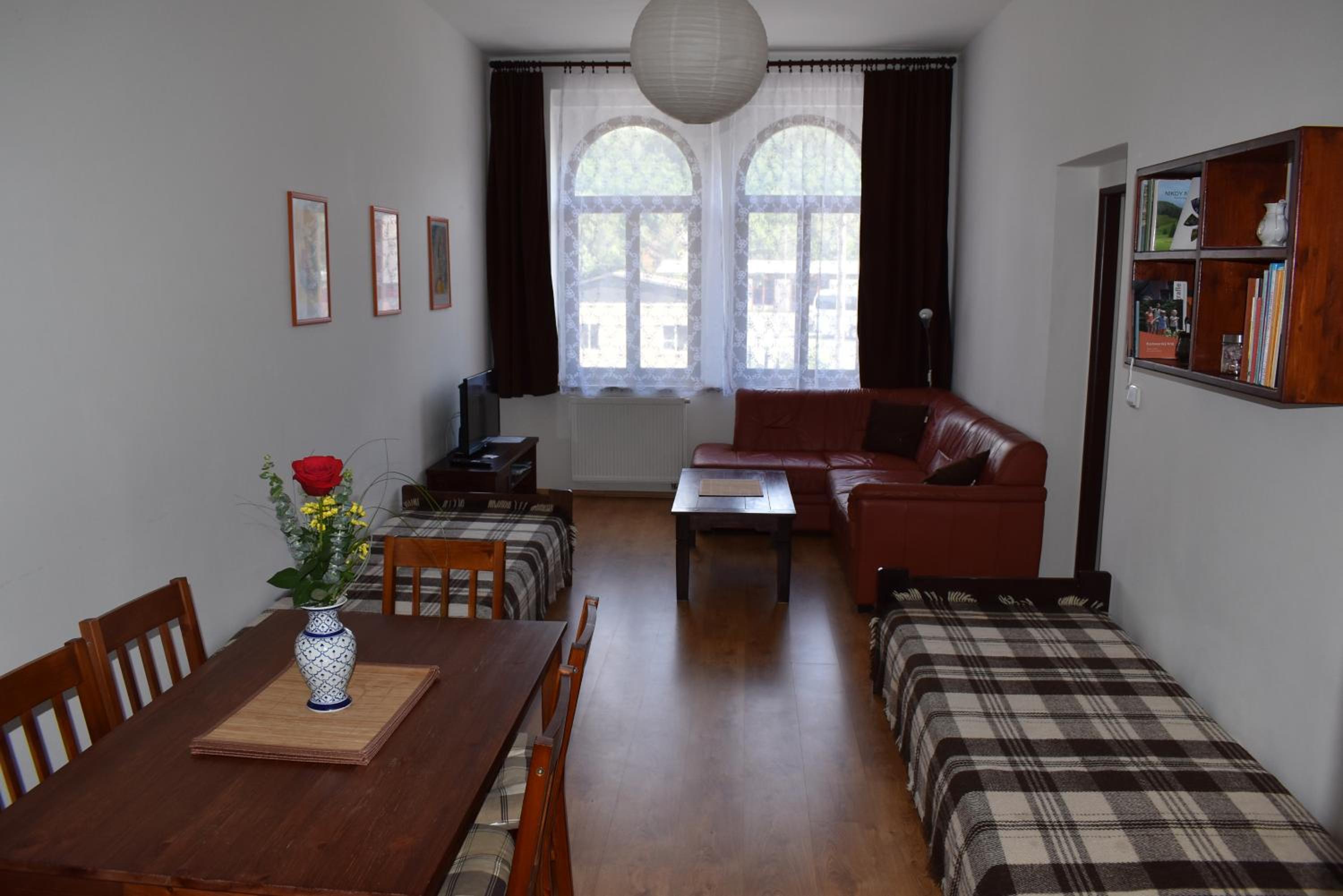 One-Bedroom Apartment - Photo 1