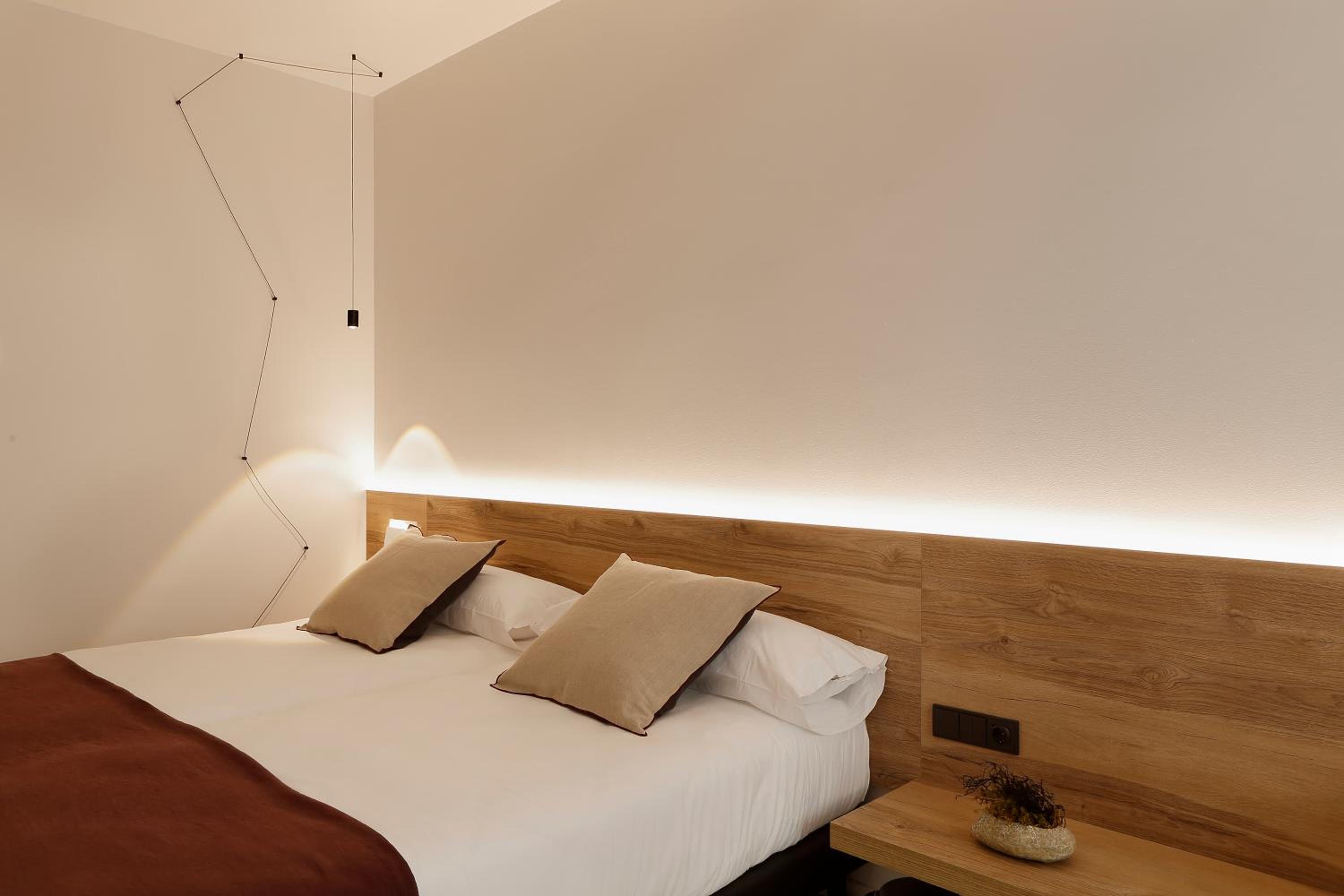 Standard Double or Twin Room - Photo 35