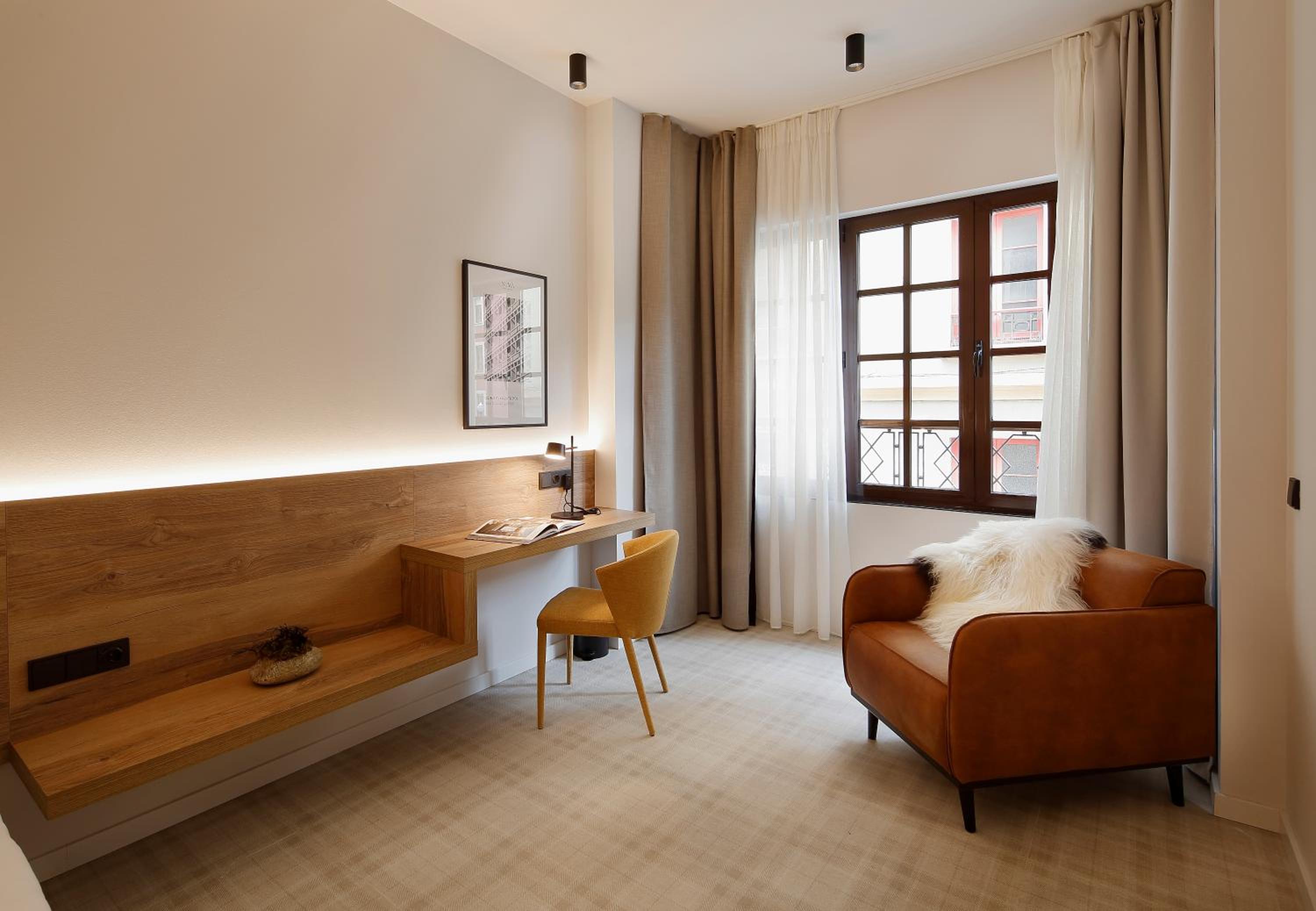 Standard Double or Twin Room - Photo 25