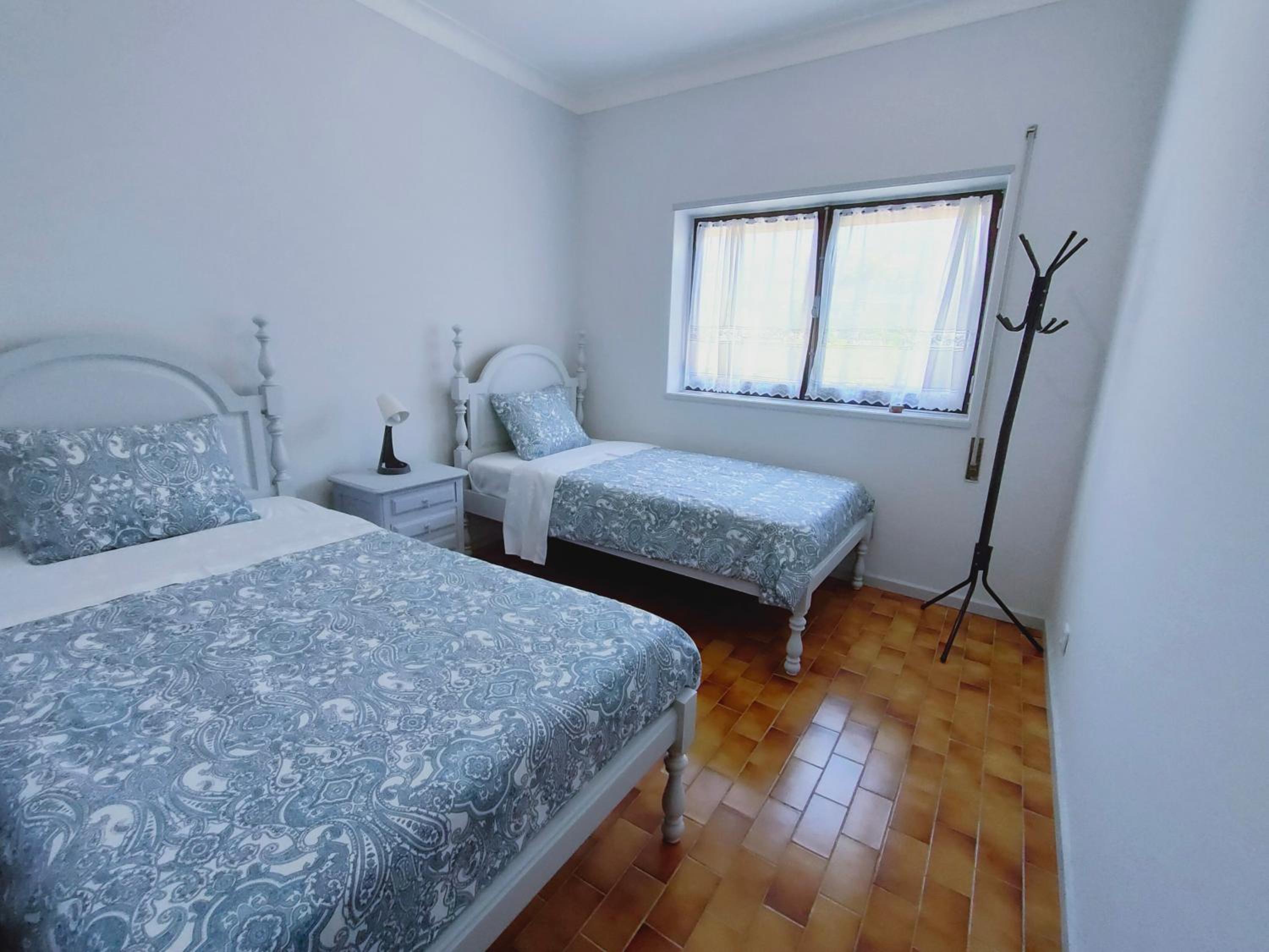 Three-Bedroom Apartment with Balcony - Photo 17