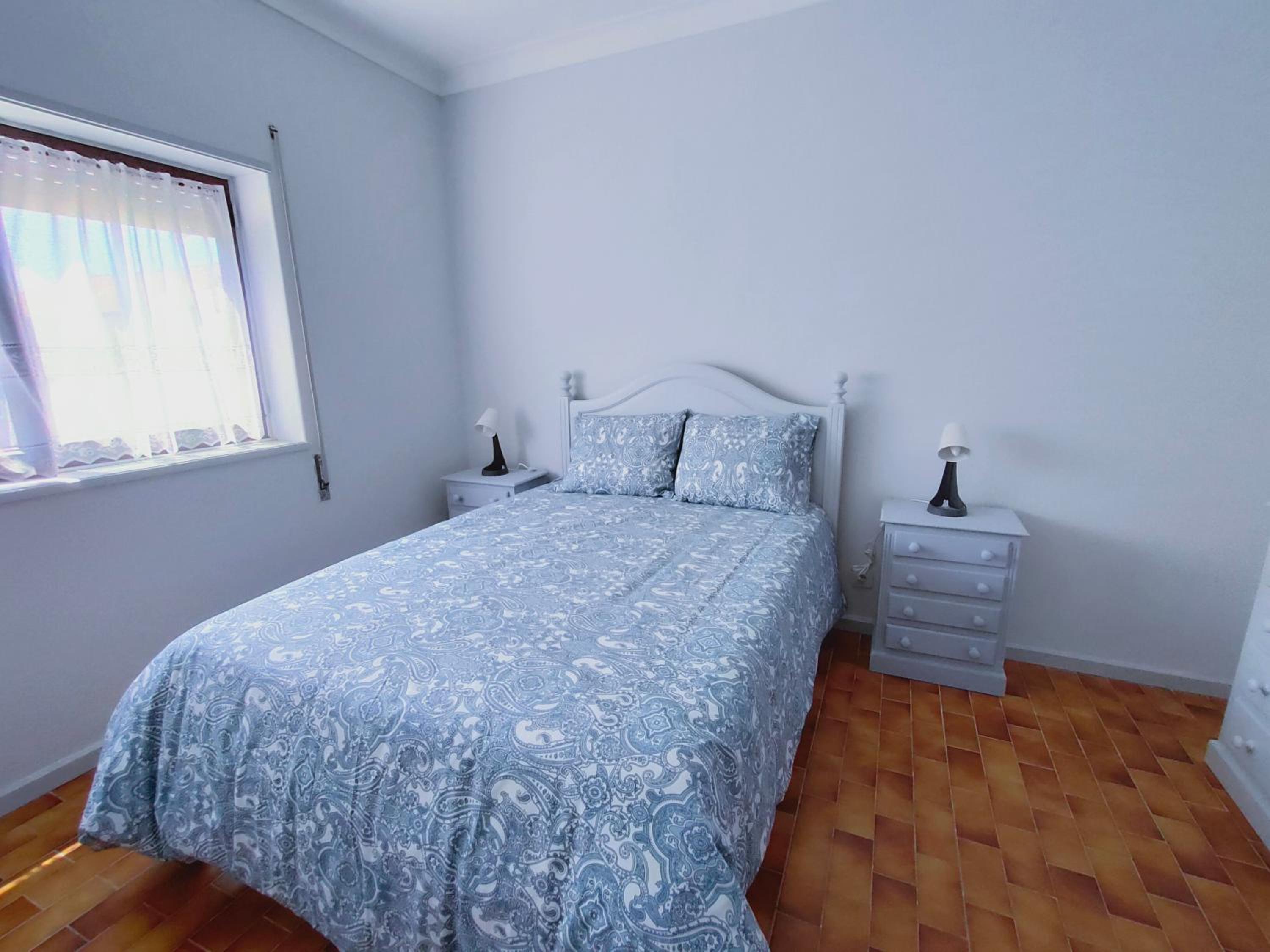 Three-Bedroom Apartment with Balcony - Photo 11
