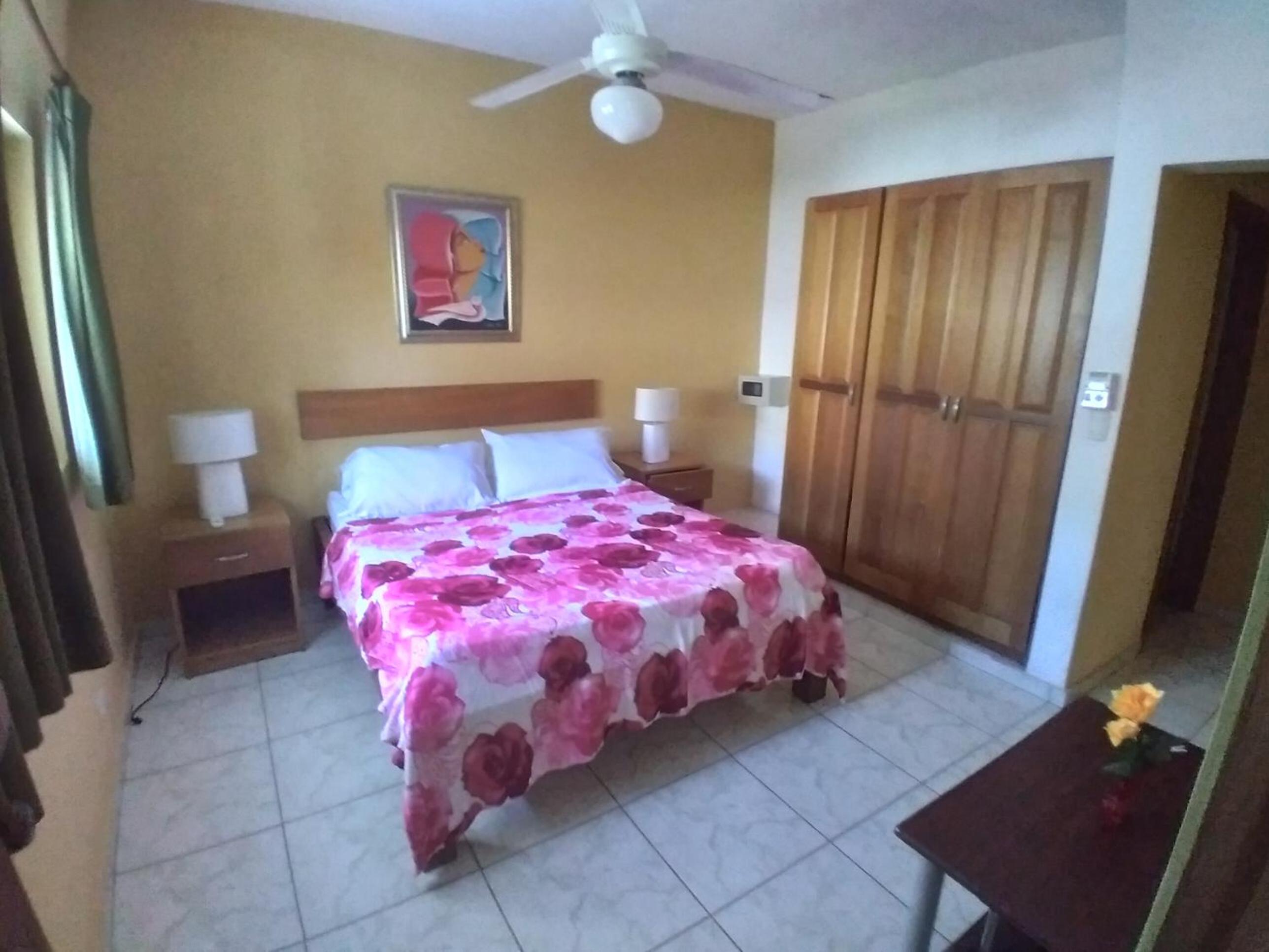 One-Bedroom Apartment with Balcony photo 2