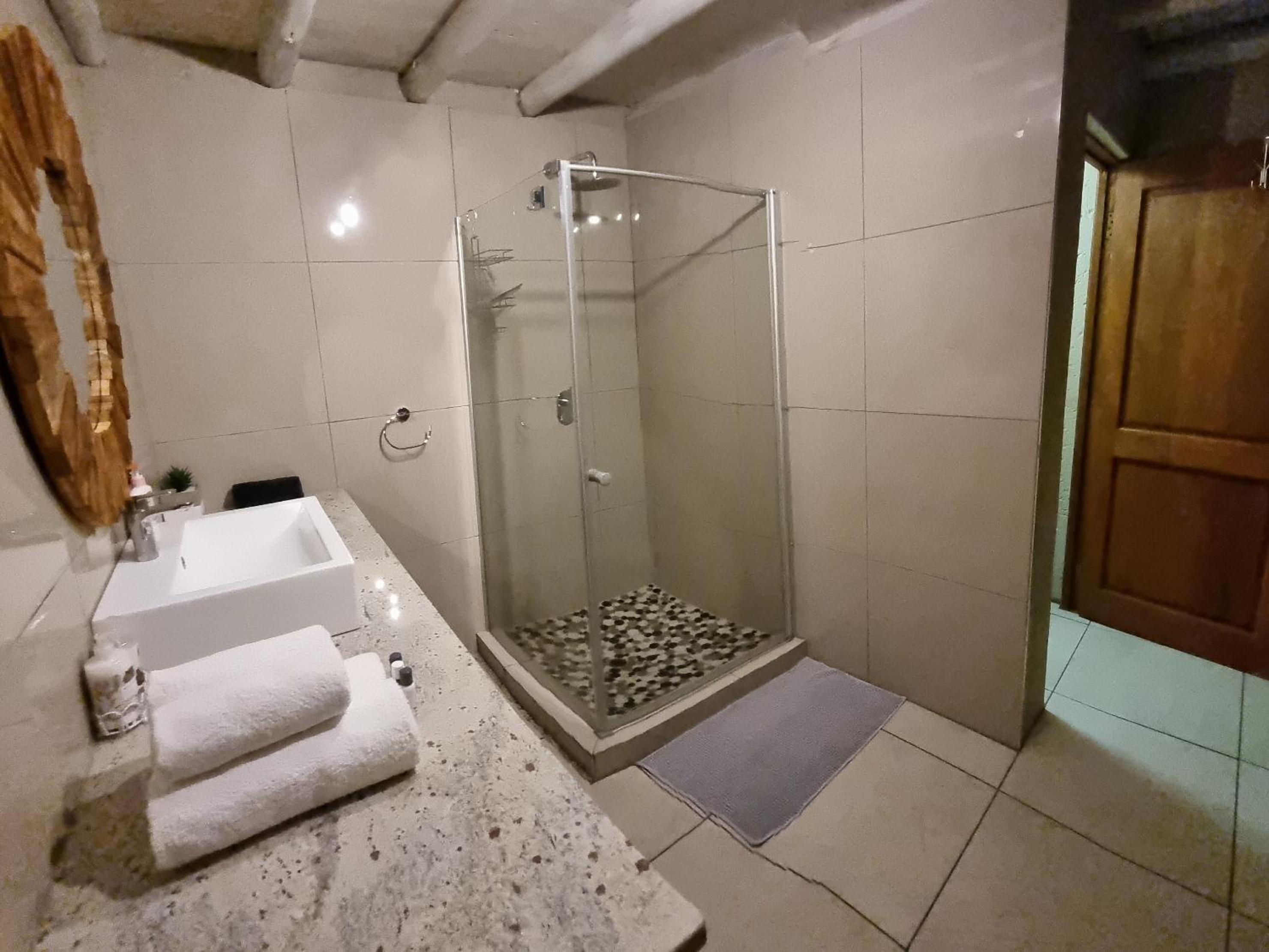 Standard Suite - Photo 39