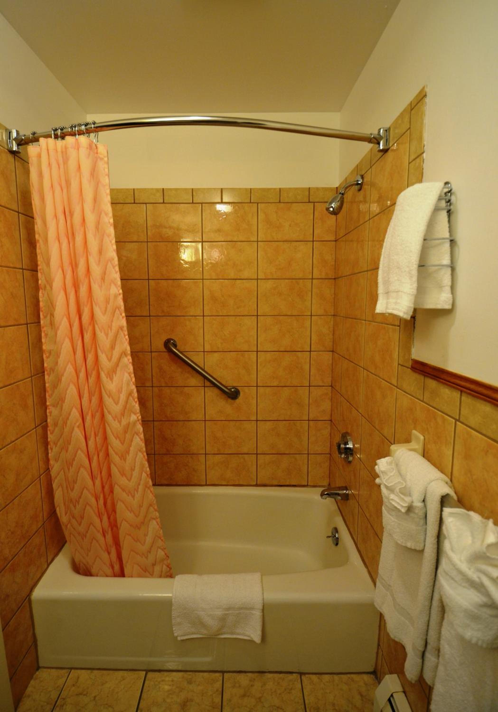 Queen Room with Two Queen Beds - Photo 19