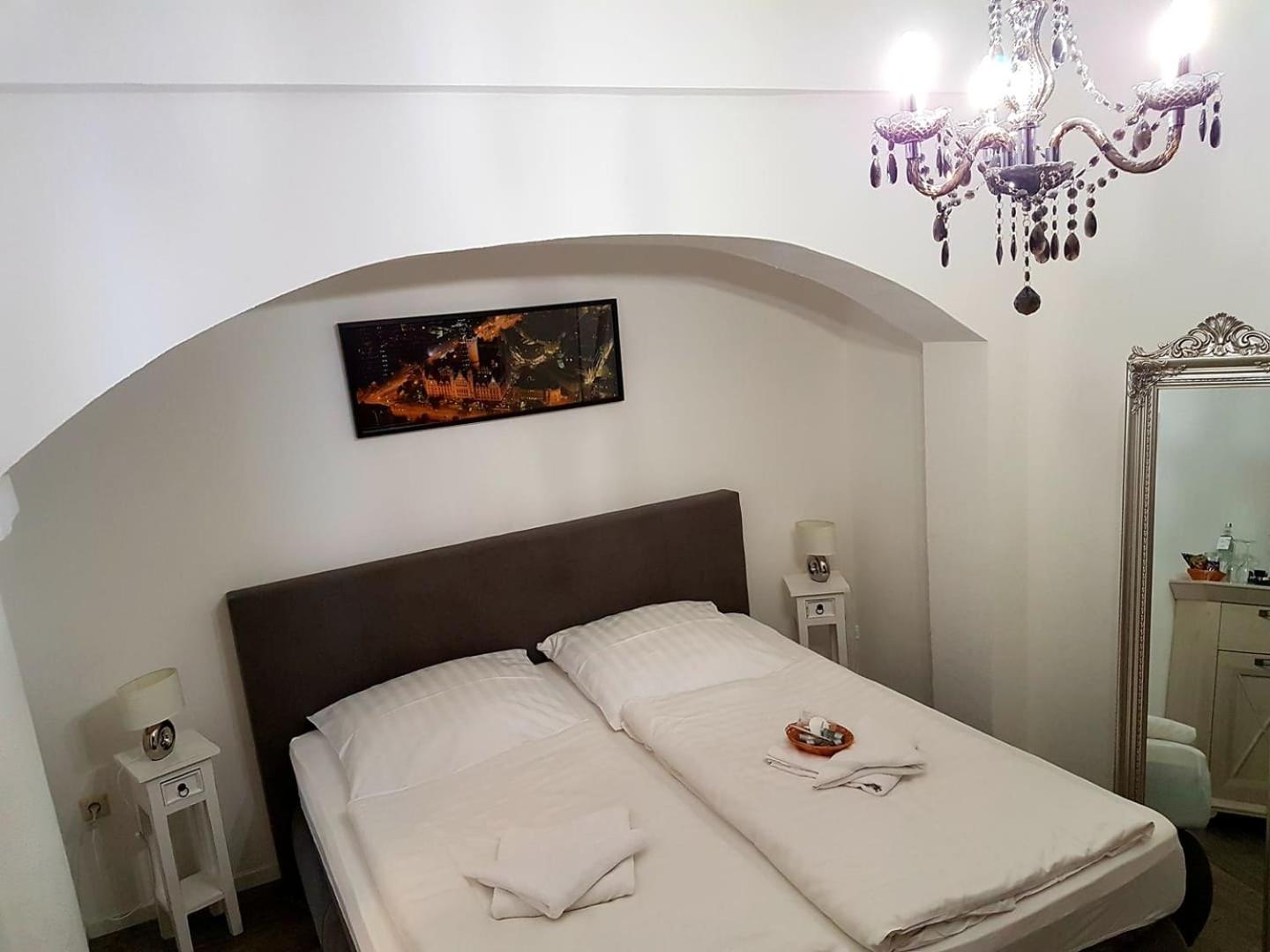 Double Room with Private Bathroom - Photo 6