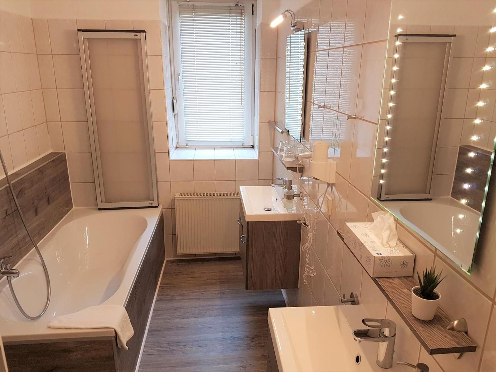 Double Room with Private Bathroom - Photo 7
