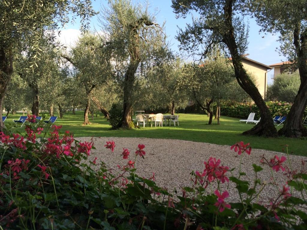 Double or Twin Room with Garden View photo 3