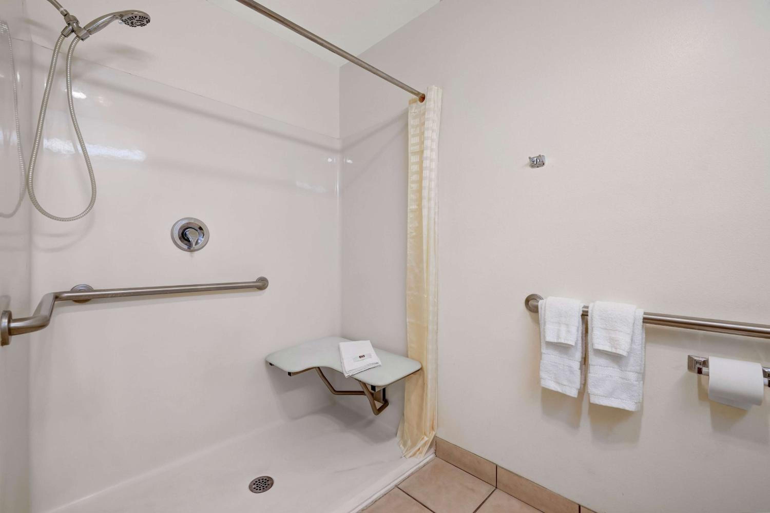 King Room with Roll-in Shower - Disability Access - Non-Smoking photo 2