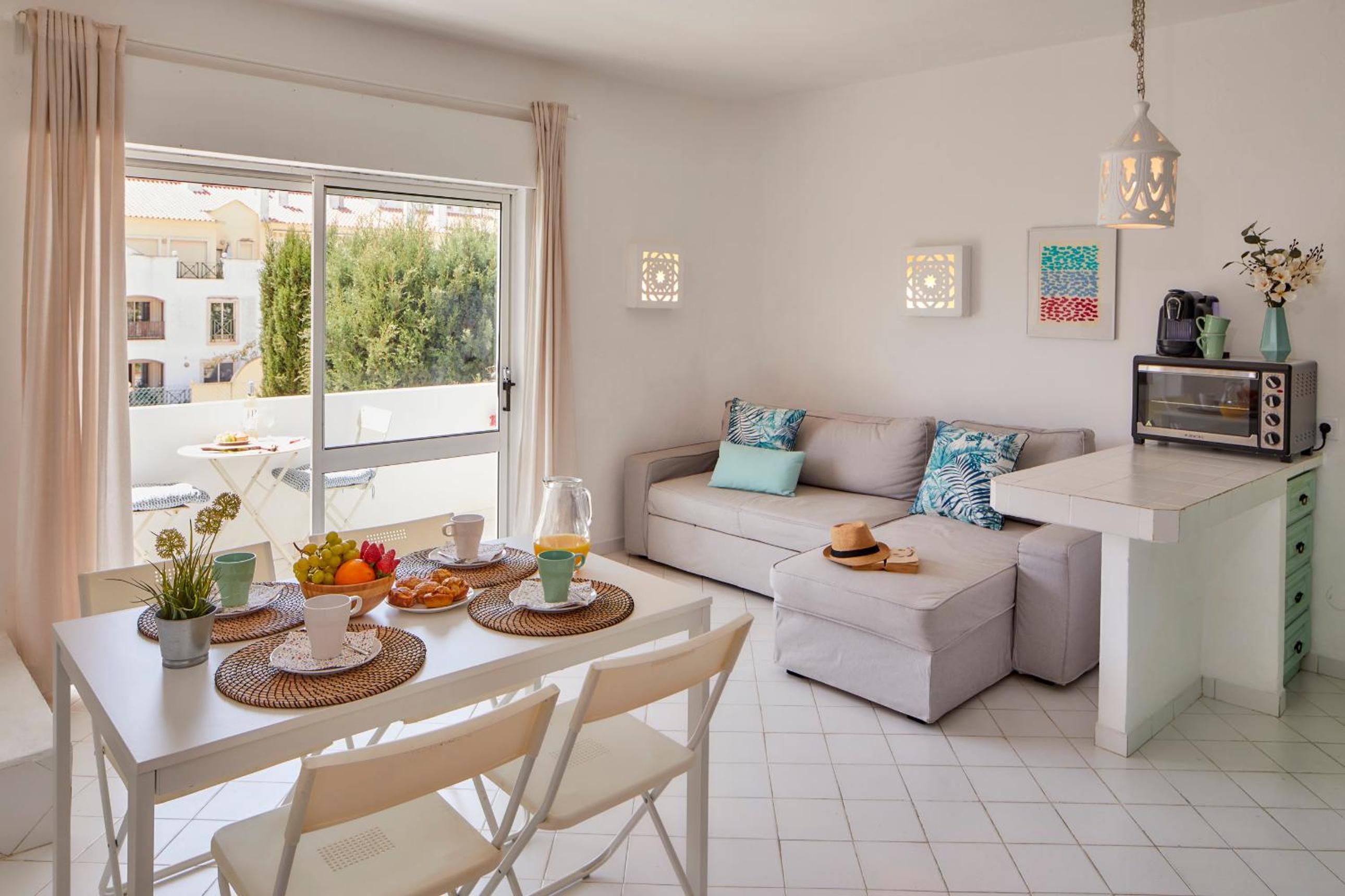 One-Bedroom Apartment with Pool View