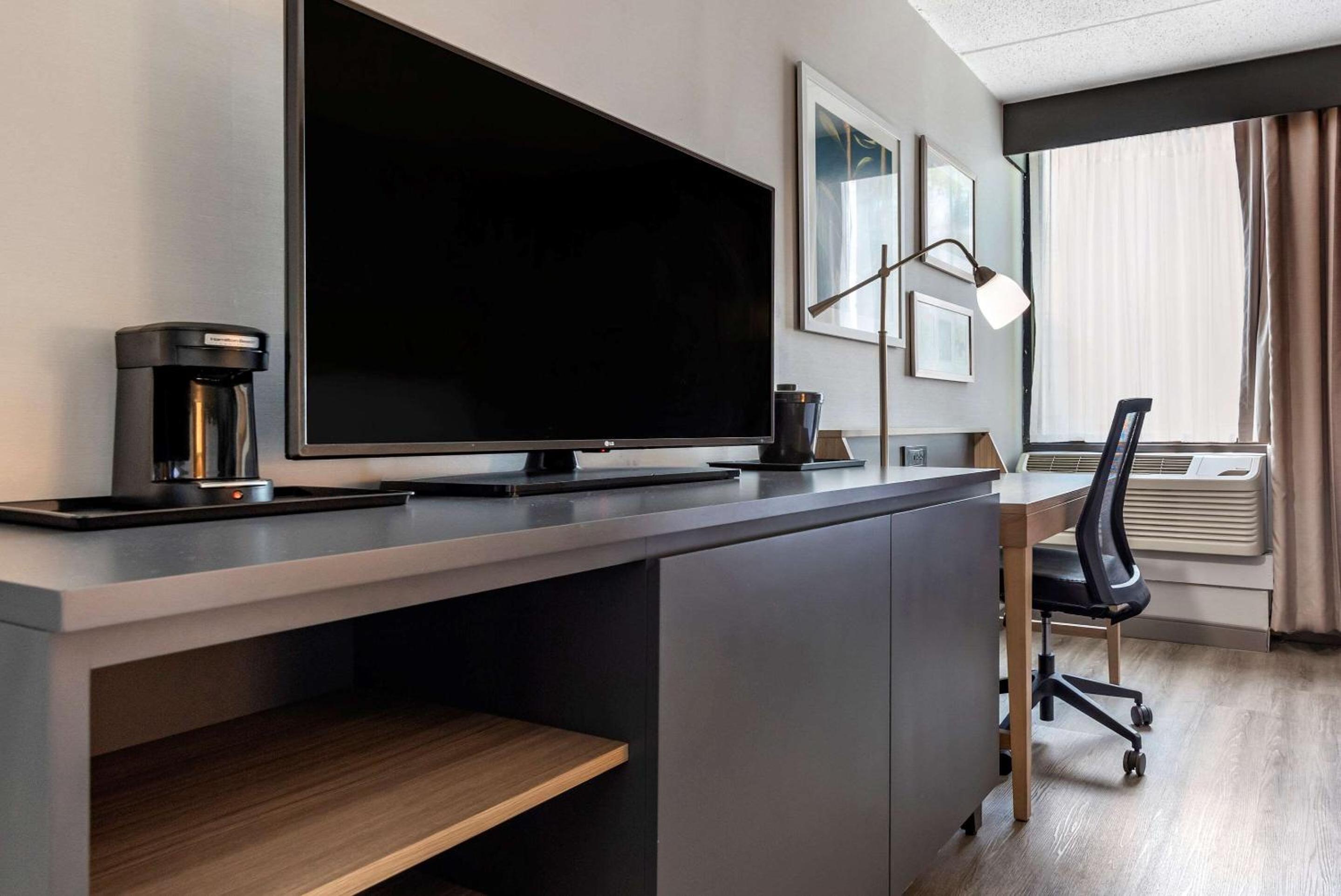 Executive King Room - Non Smoking  - Photo 4