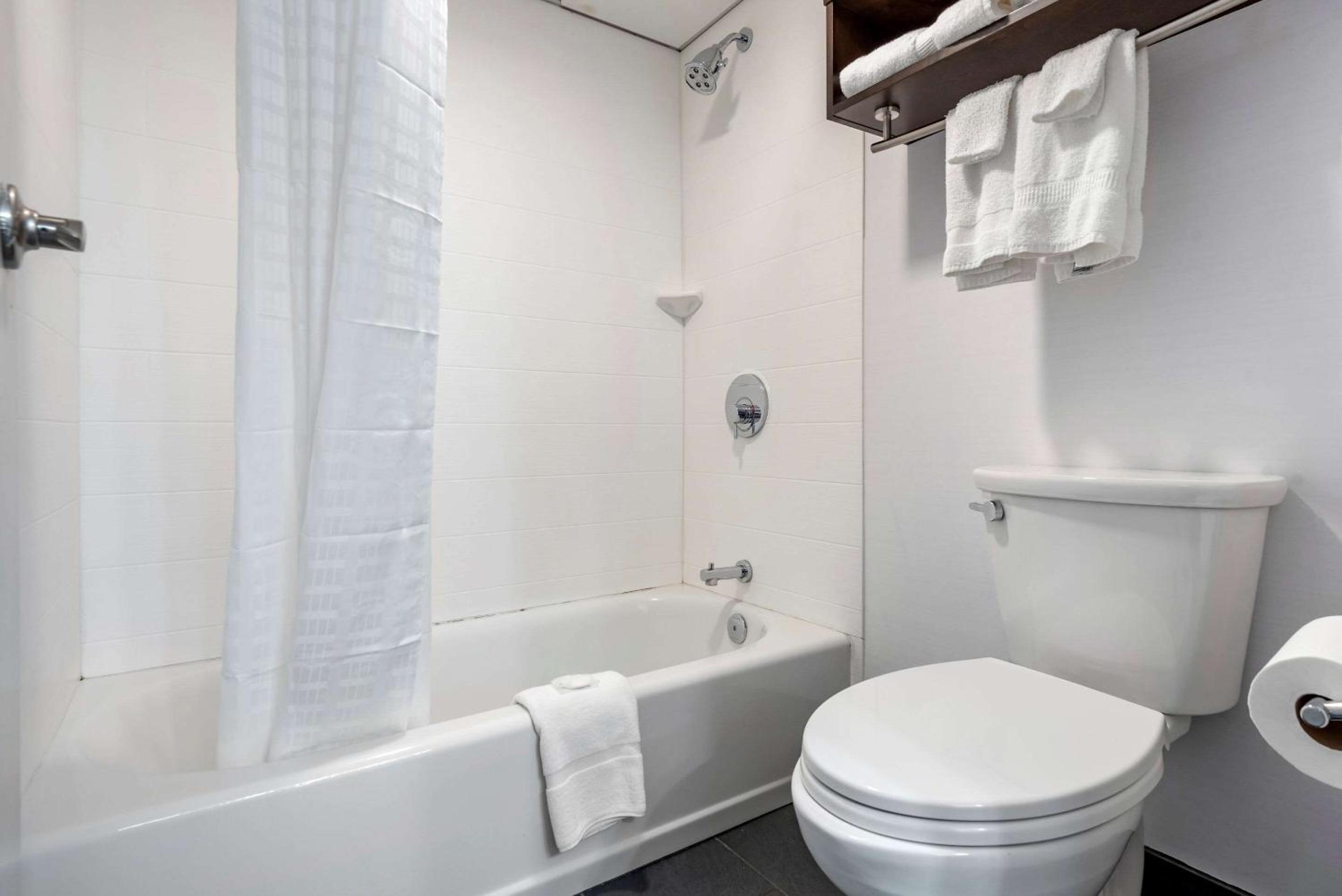 Executive King Room - Non Smoking  - Photo 3