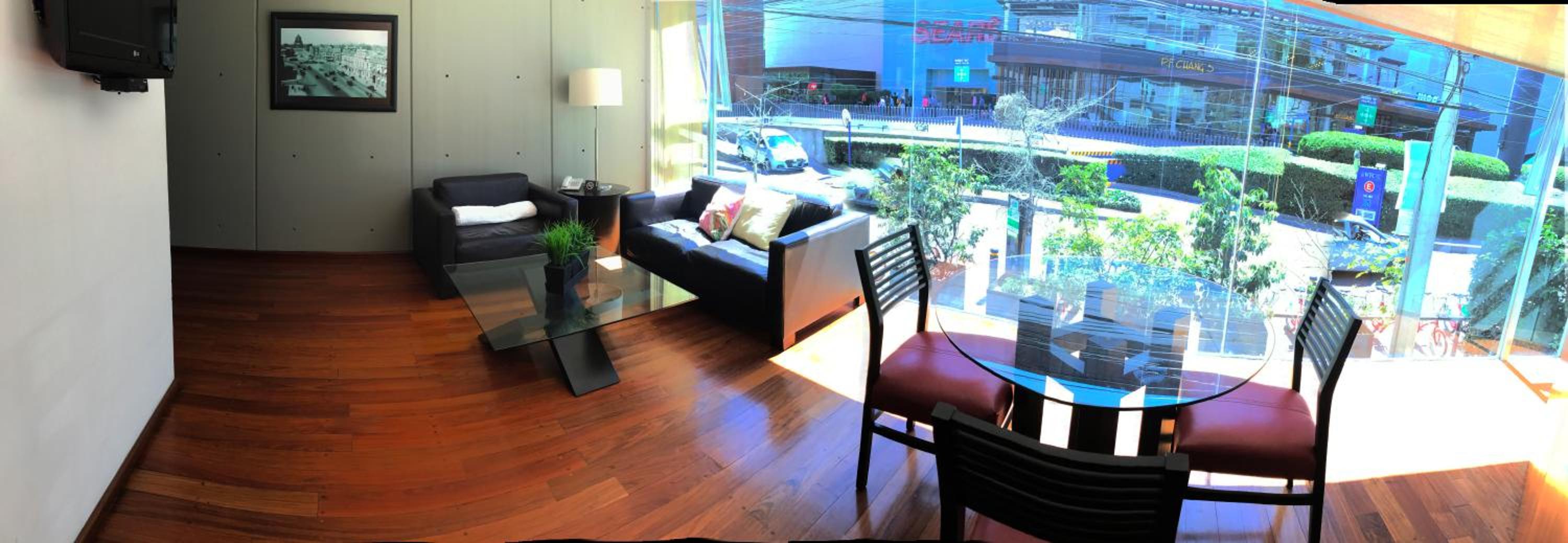 Executive Suite - Photo 1