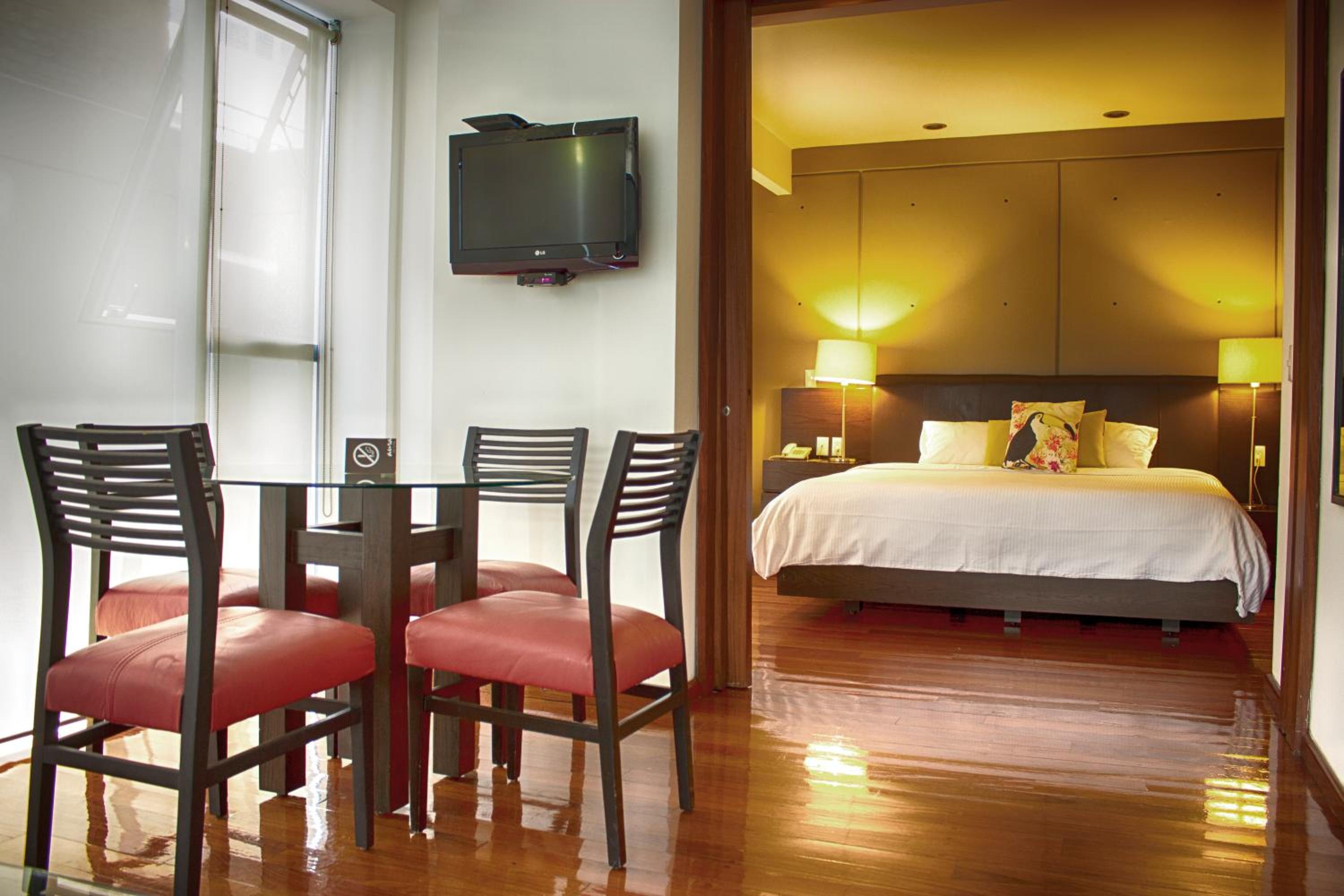 Executive Suite - Photo 3