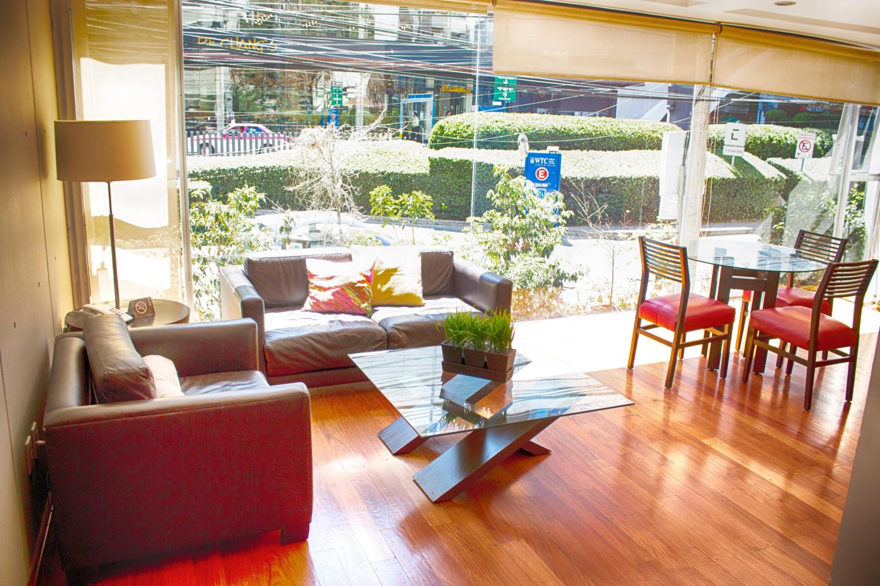 Executive Suite - Photo 8