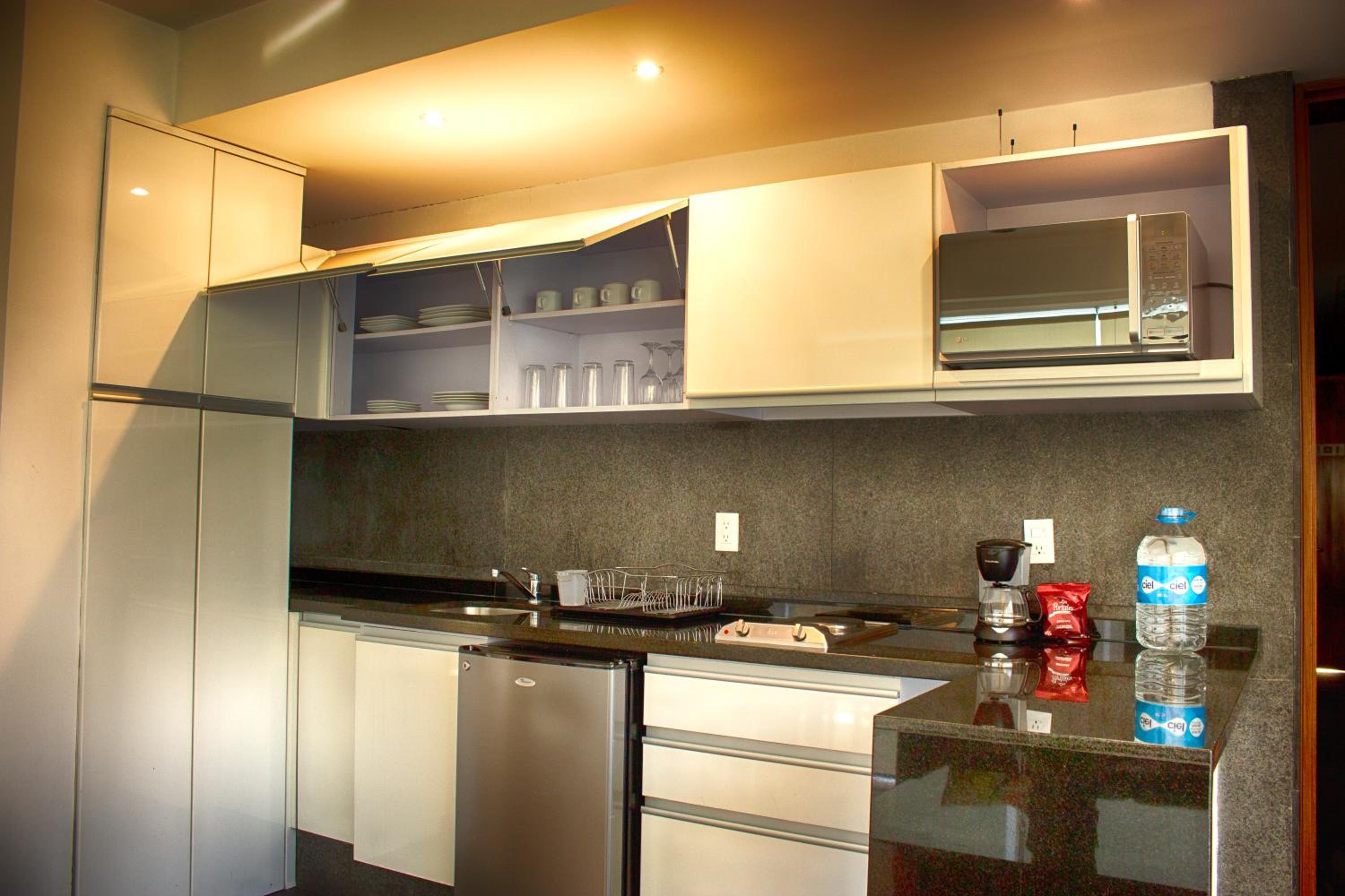 Executive Suite - Photo 5