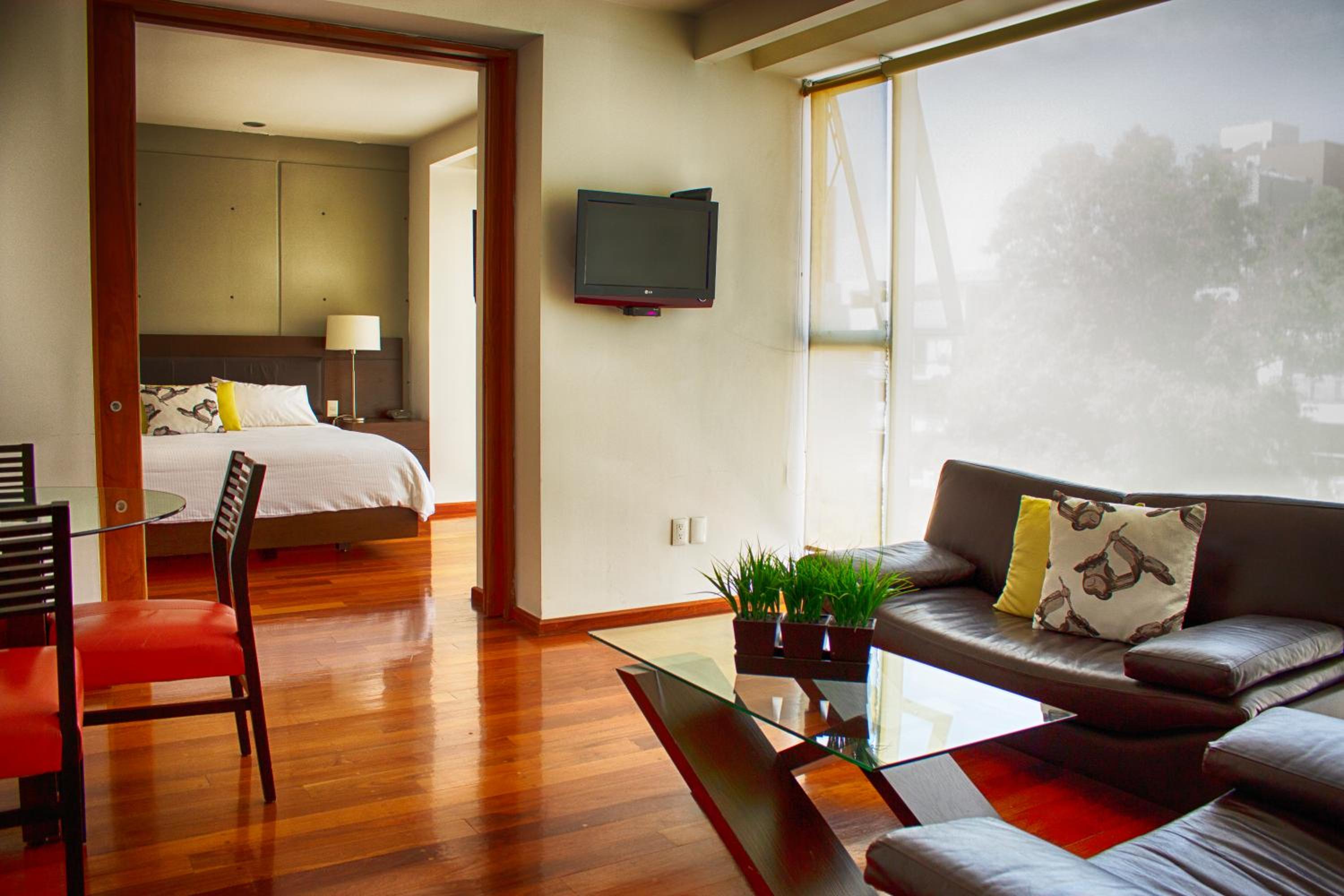 Executive Suite - Photo 4