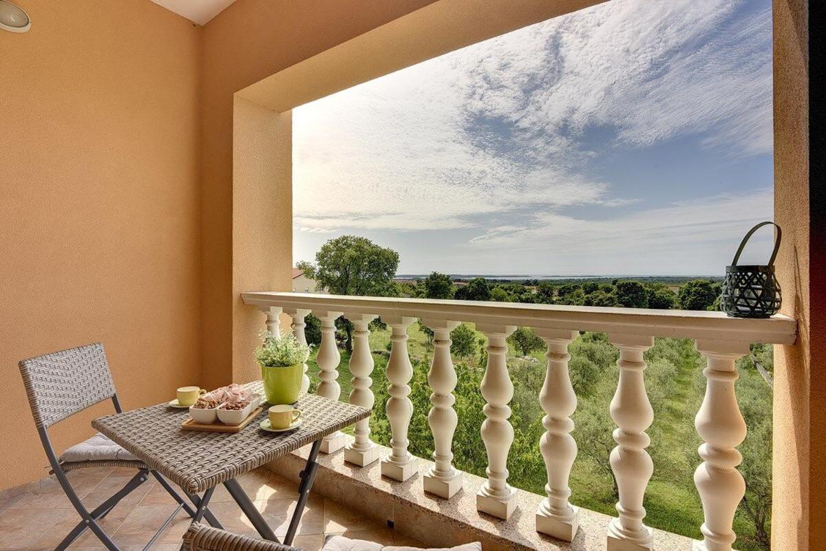 One-Bedroom Apartment with Balcony photo 2
