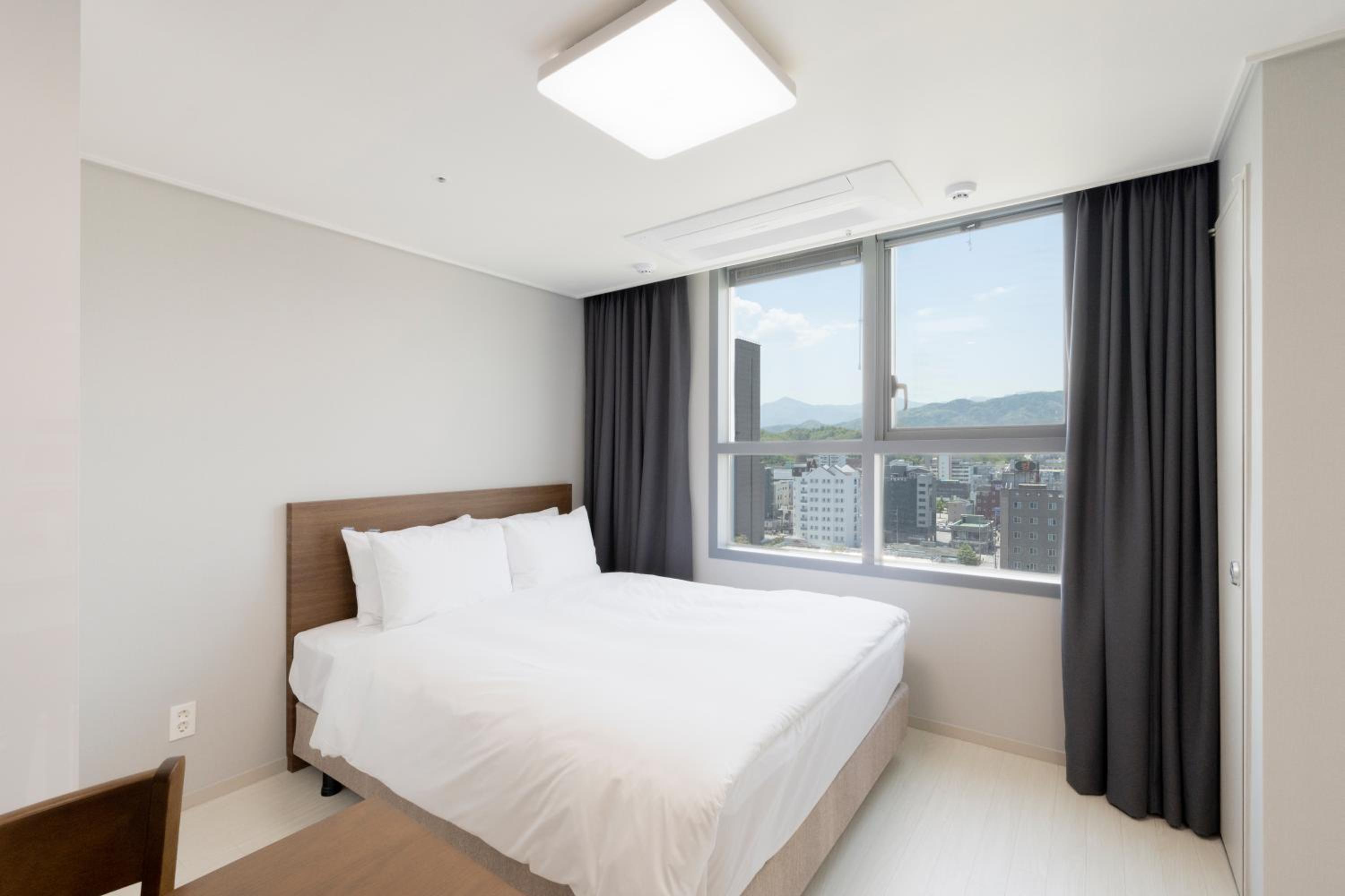 Superior Double Room with City View - Photo 1