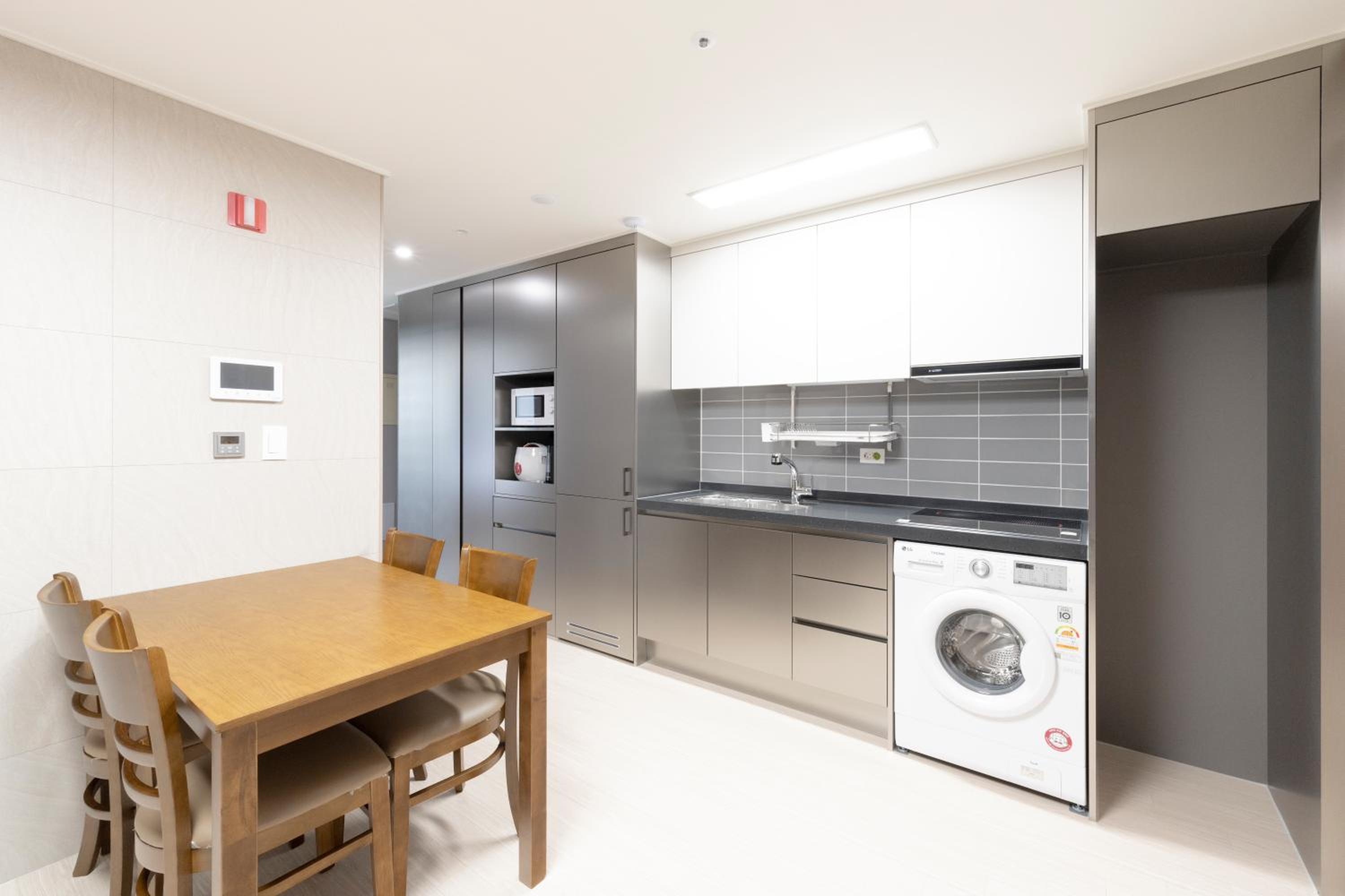 Corner Suite - Photo 3