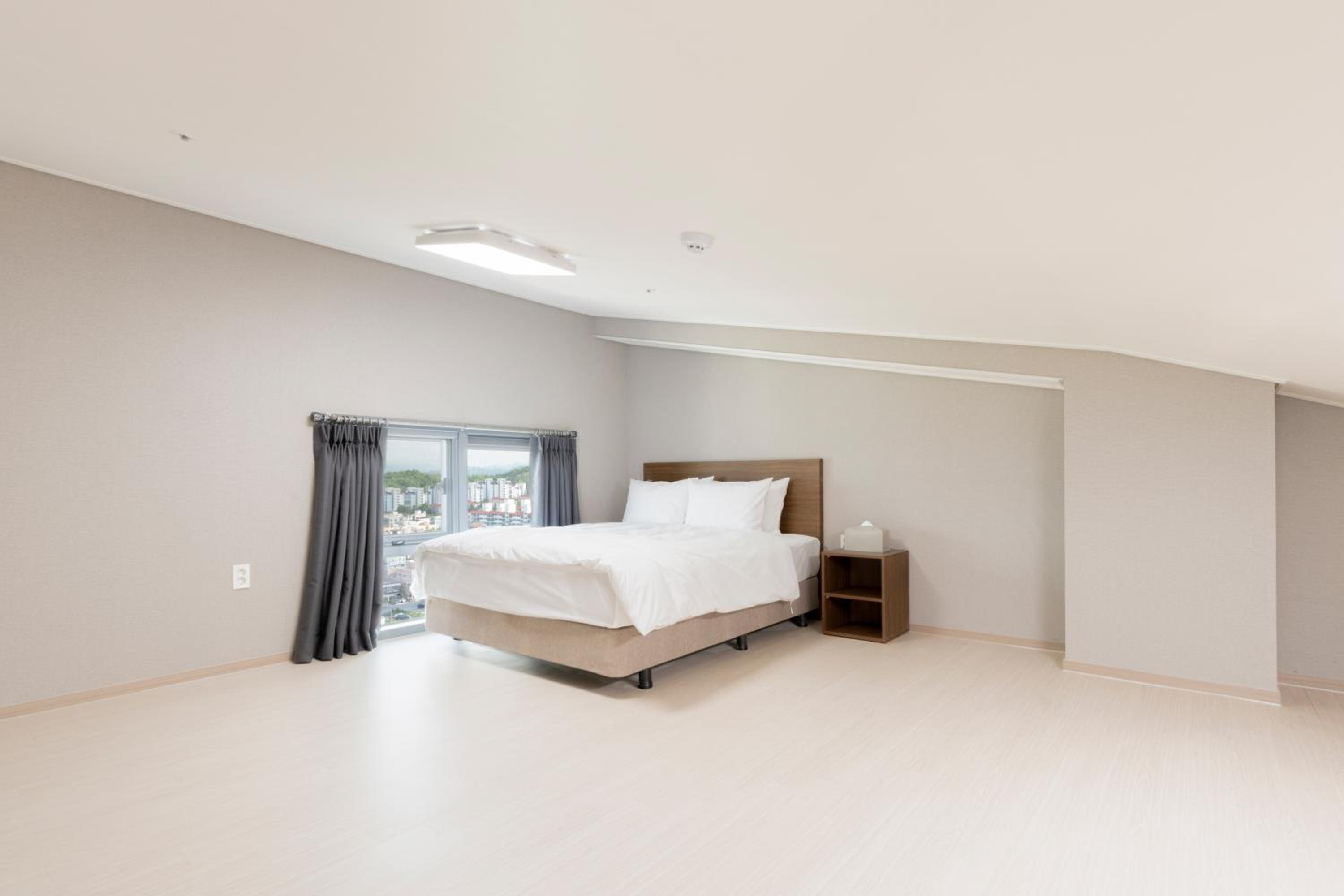 Duplex Suite with City View - Photo 4