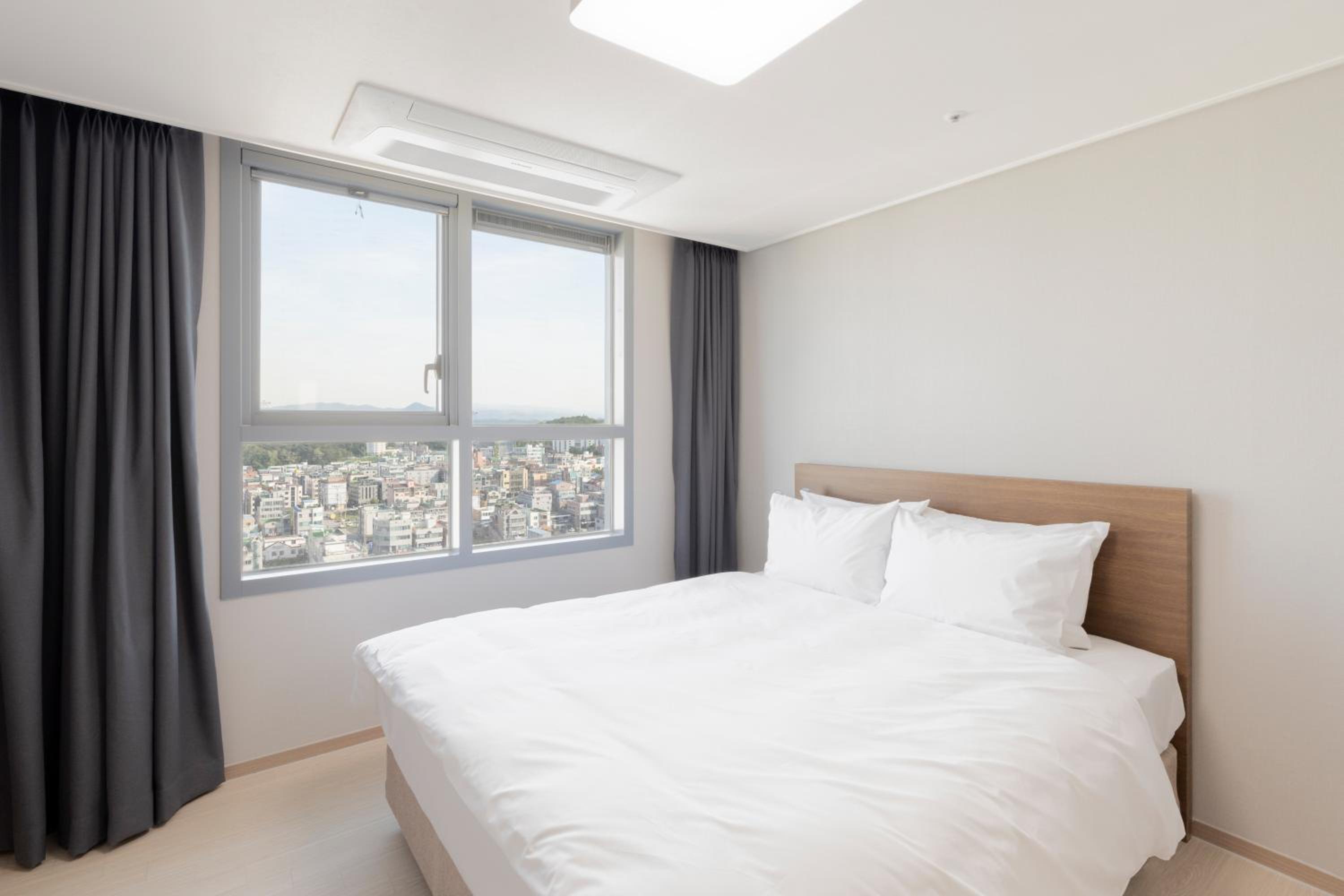Duplex Suite with City View - Photo 3
