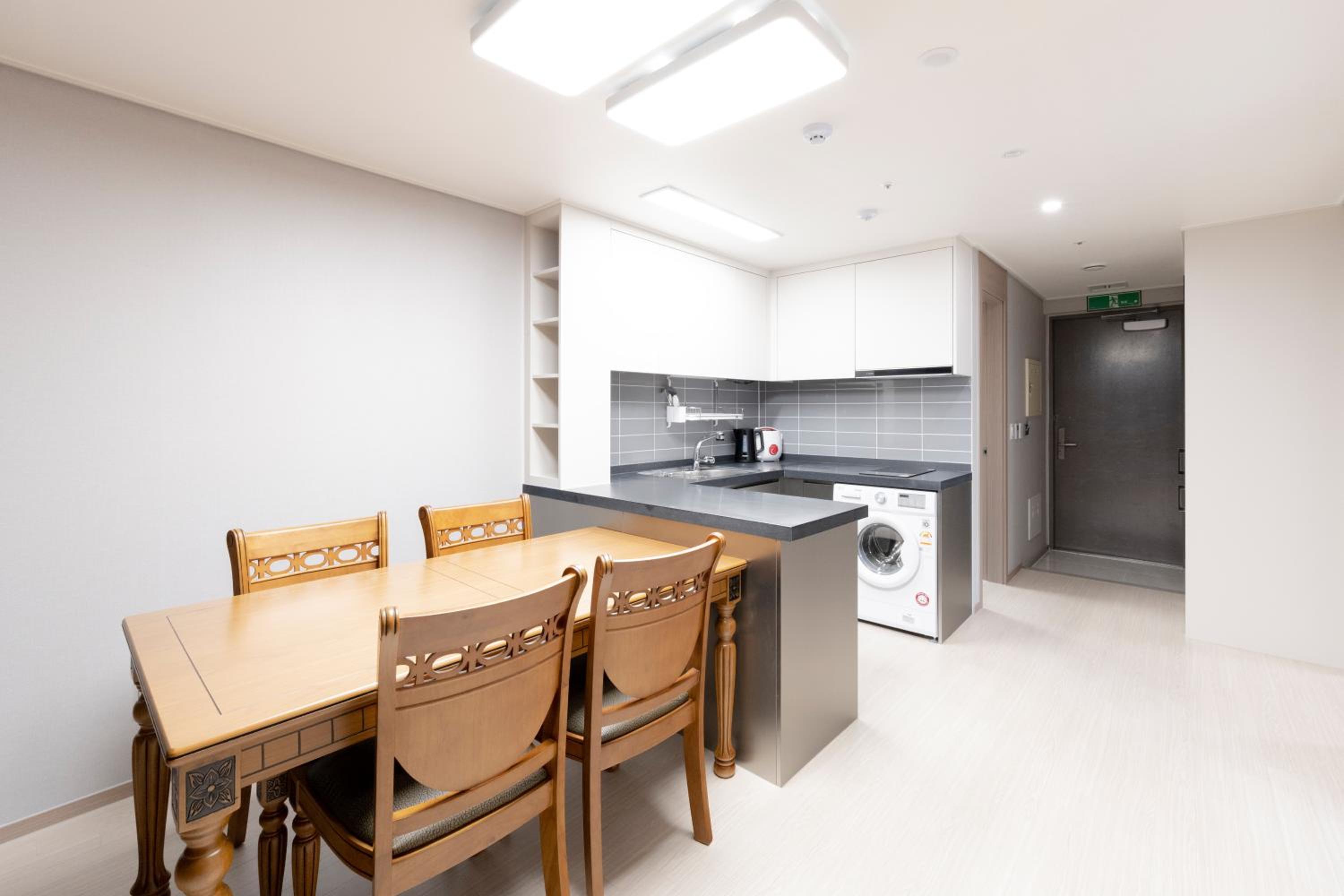 Deluxe Suite - Photo 5