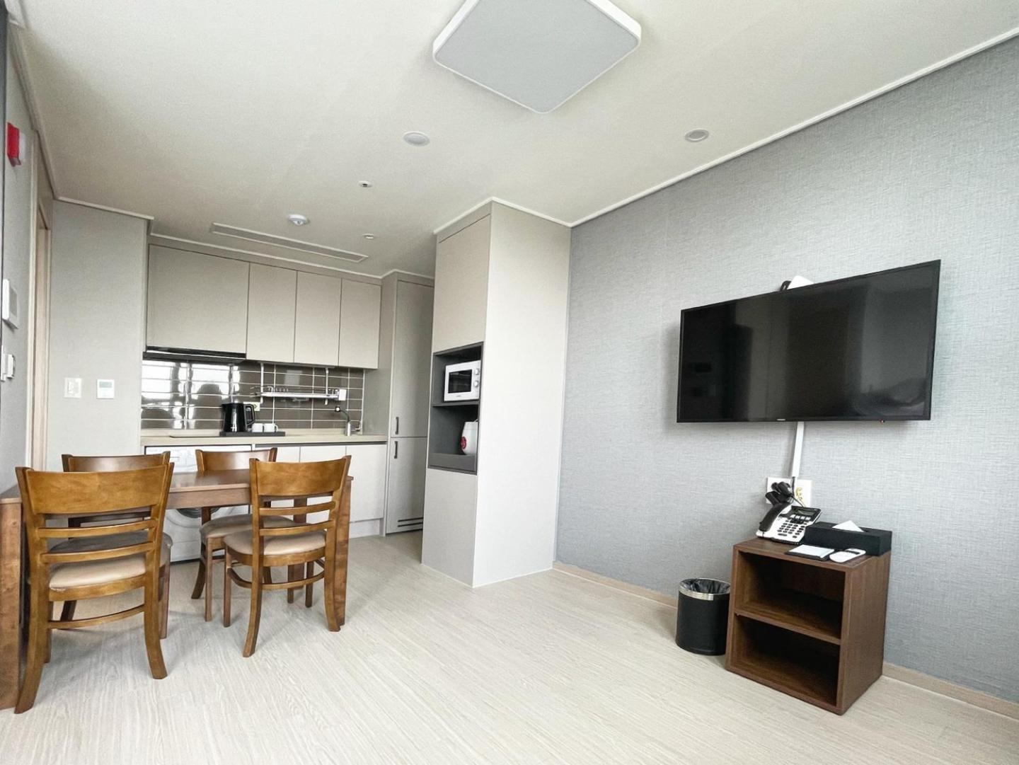 Deluxe Double Room with City View - Photo 1