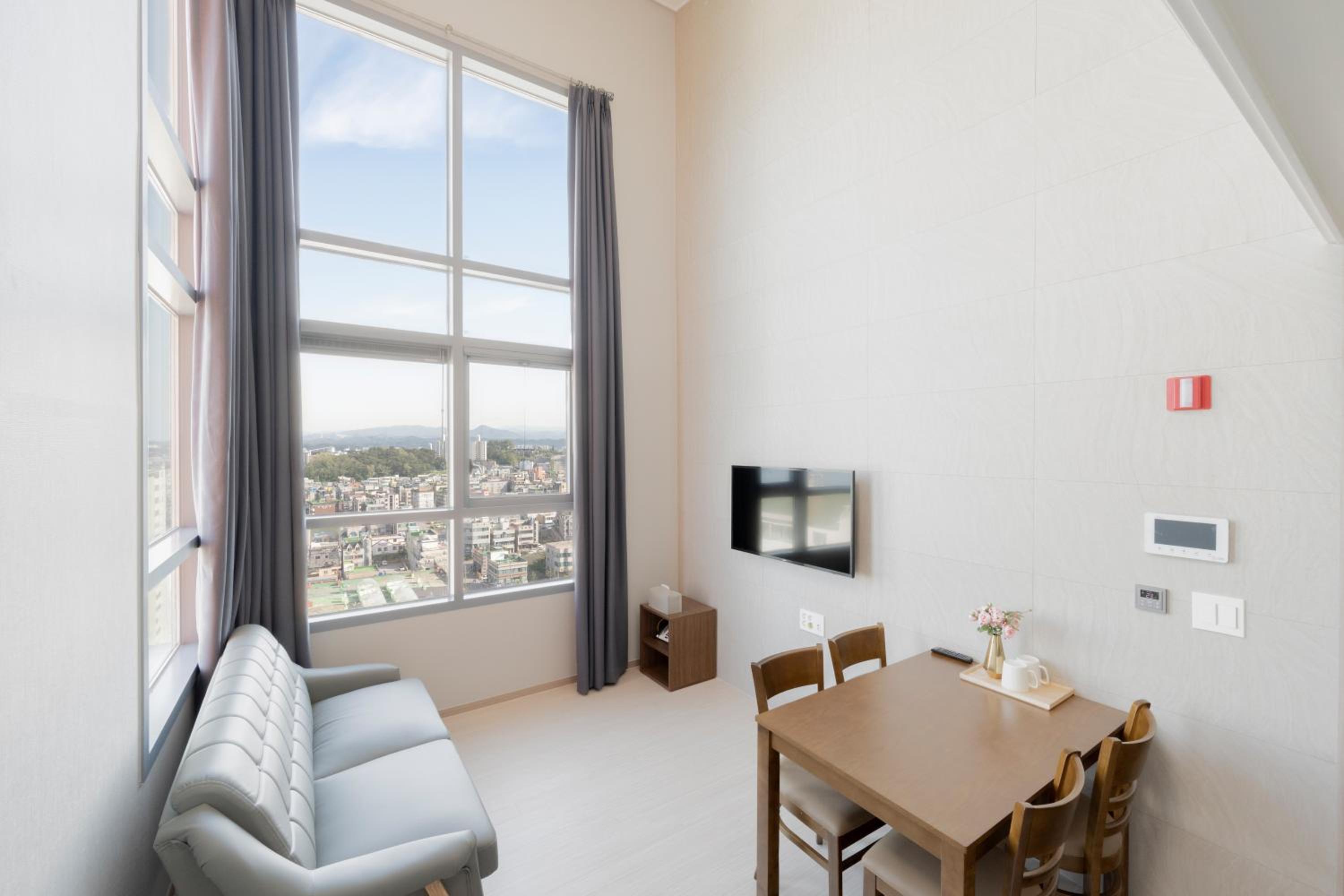 Duplex Suite with Ocean View - Photo 3
