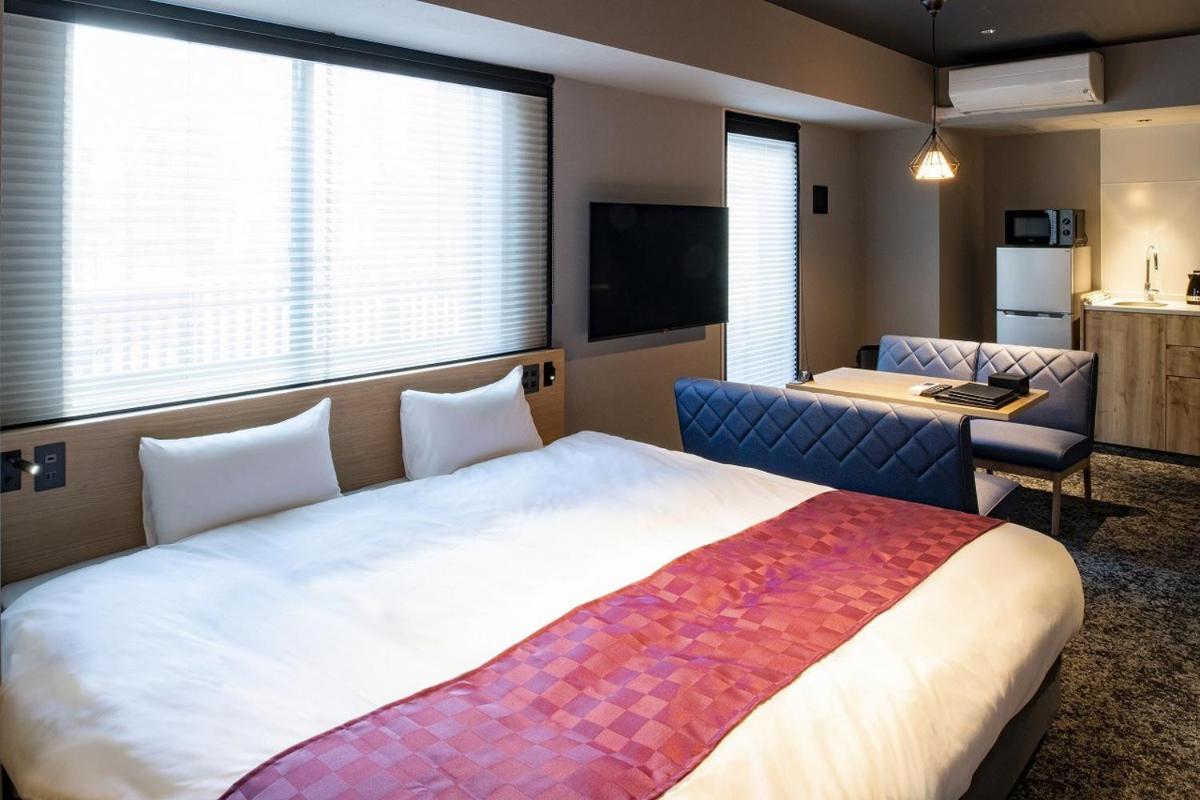 Deluxe Double Room with Bath - Photo 3