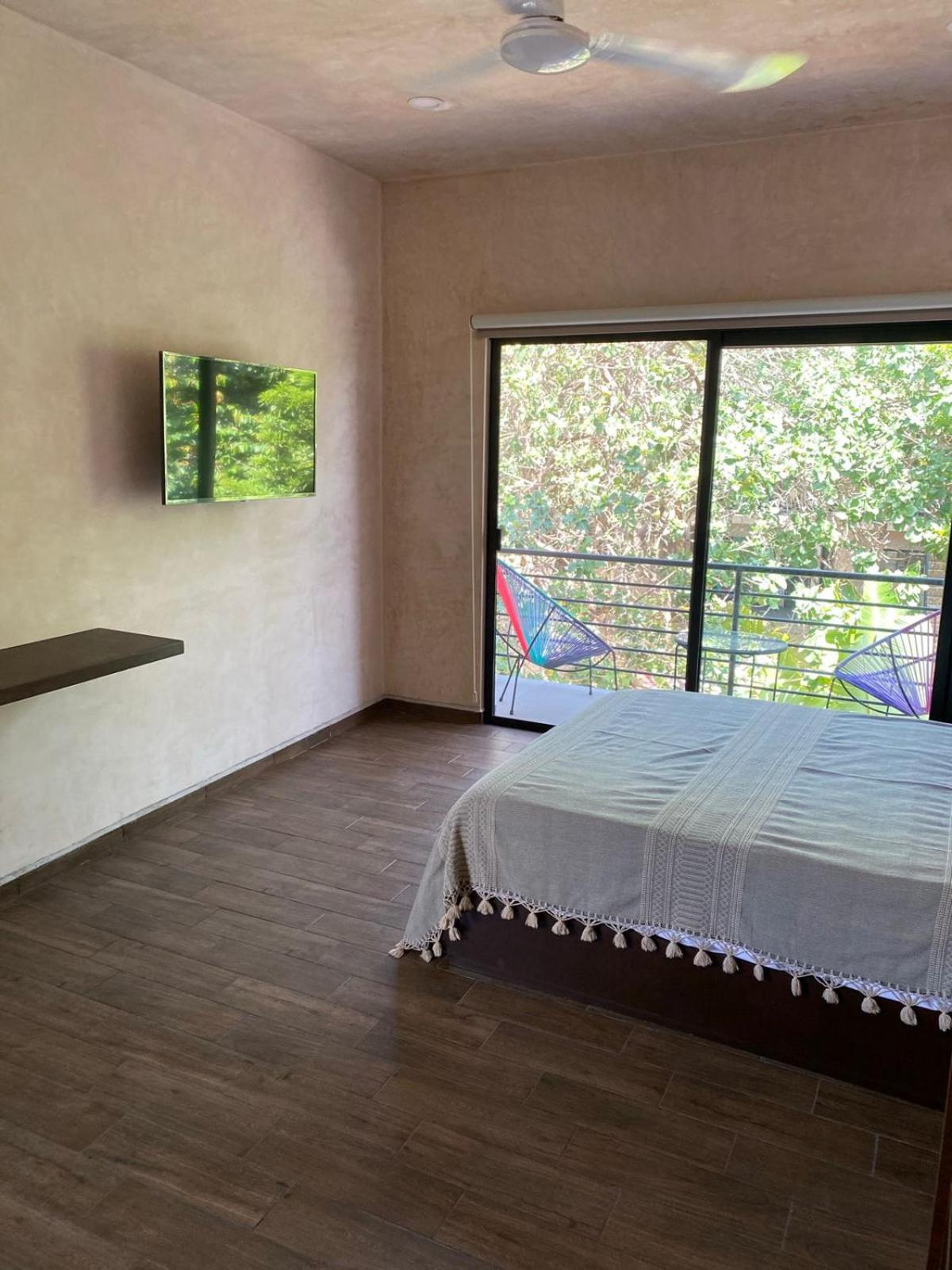 Queen Suite with Pool View - Photo 5