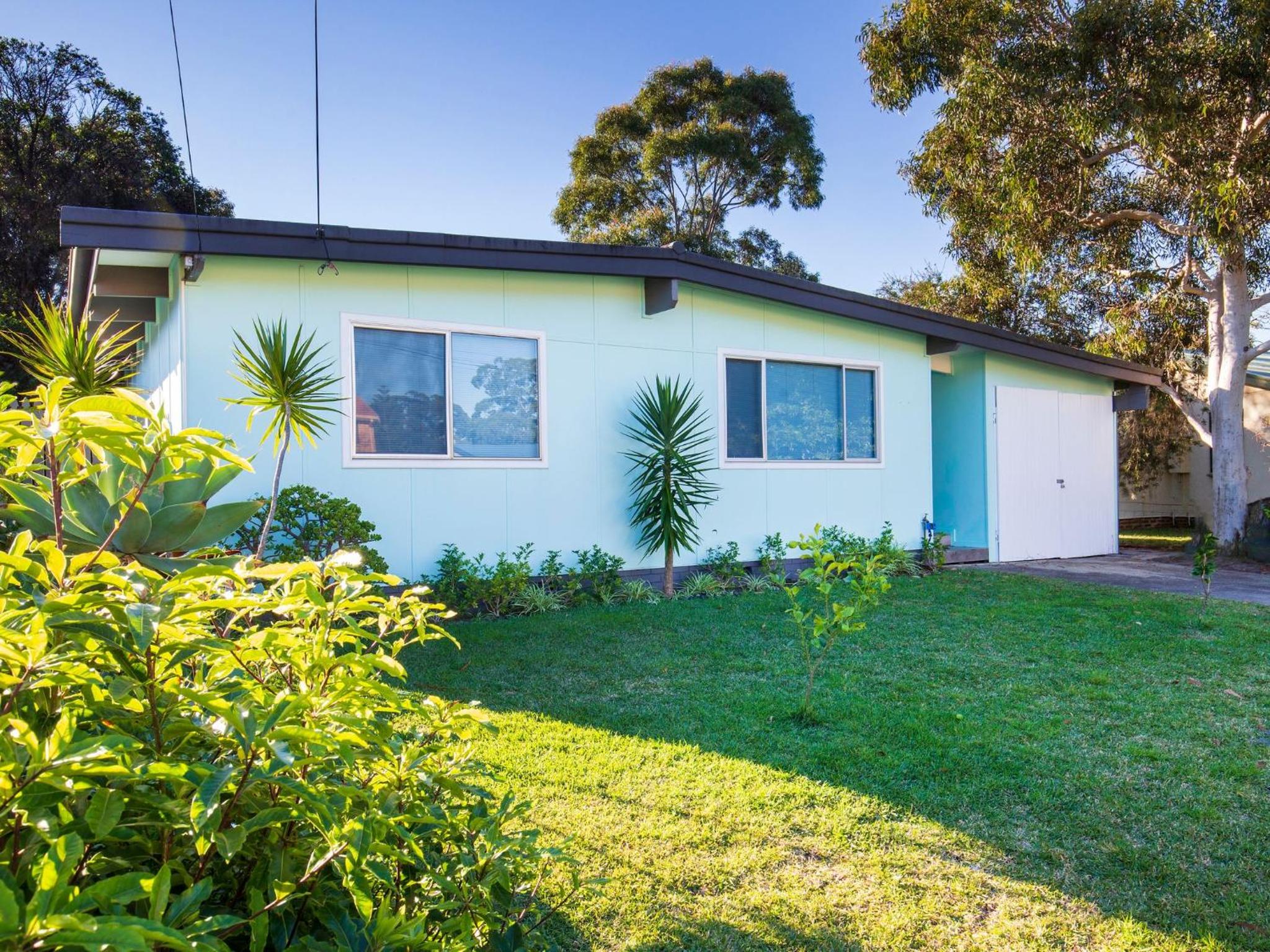 Three-Bedroom House photo 2