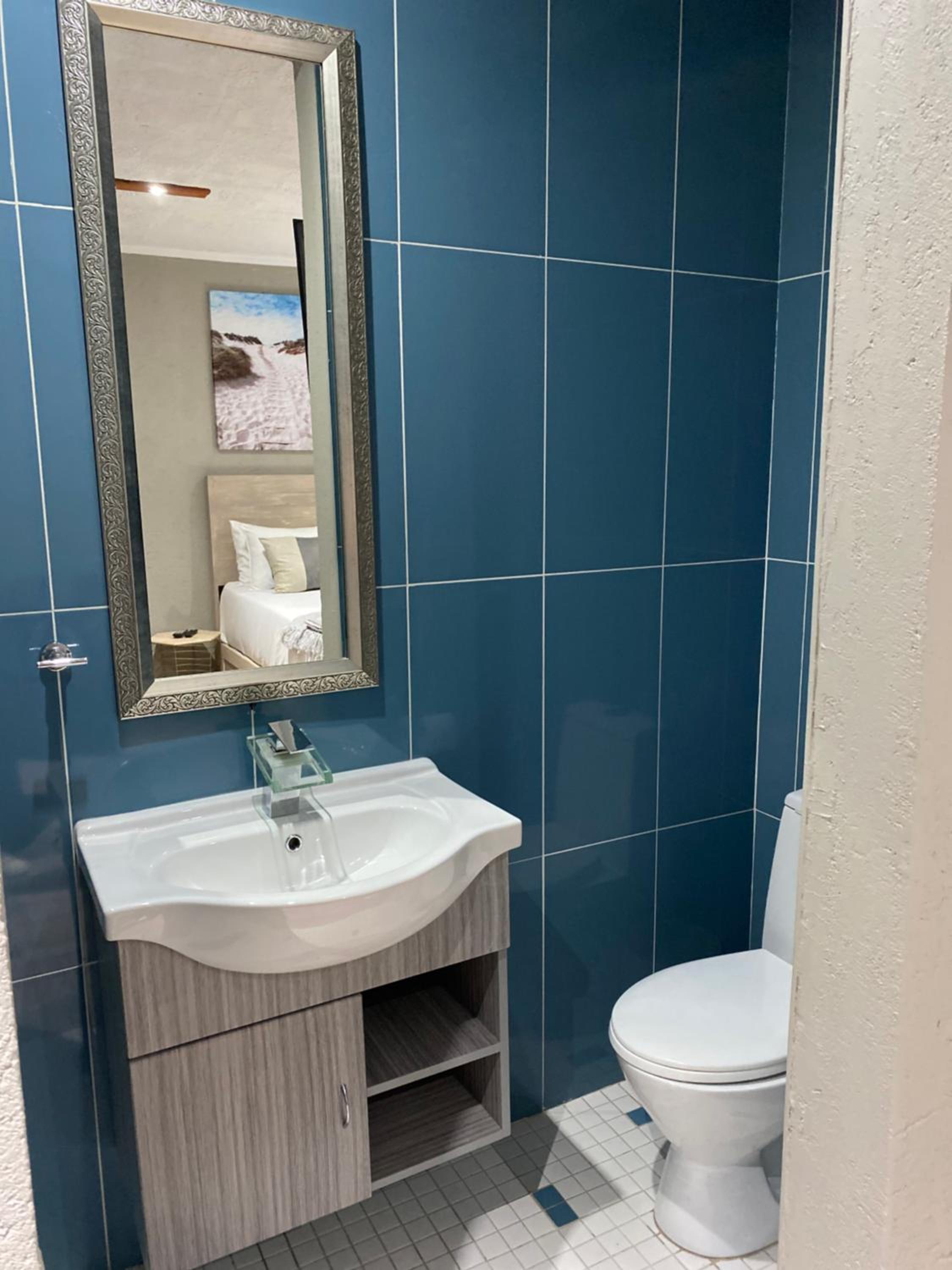 Queen Room with Sea View - Photo 12