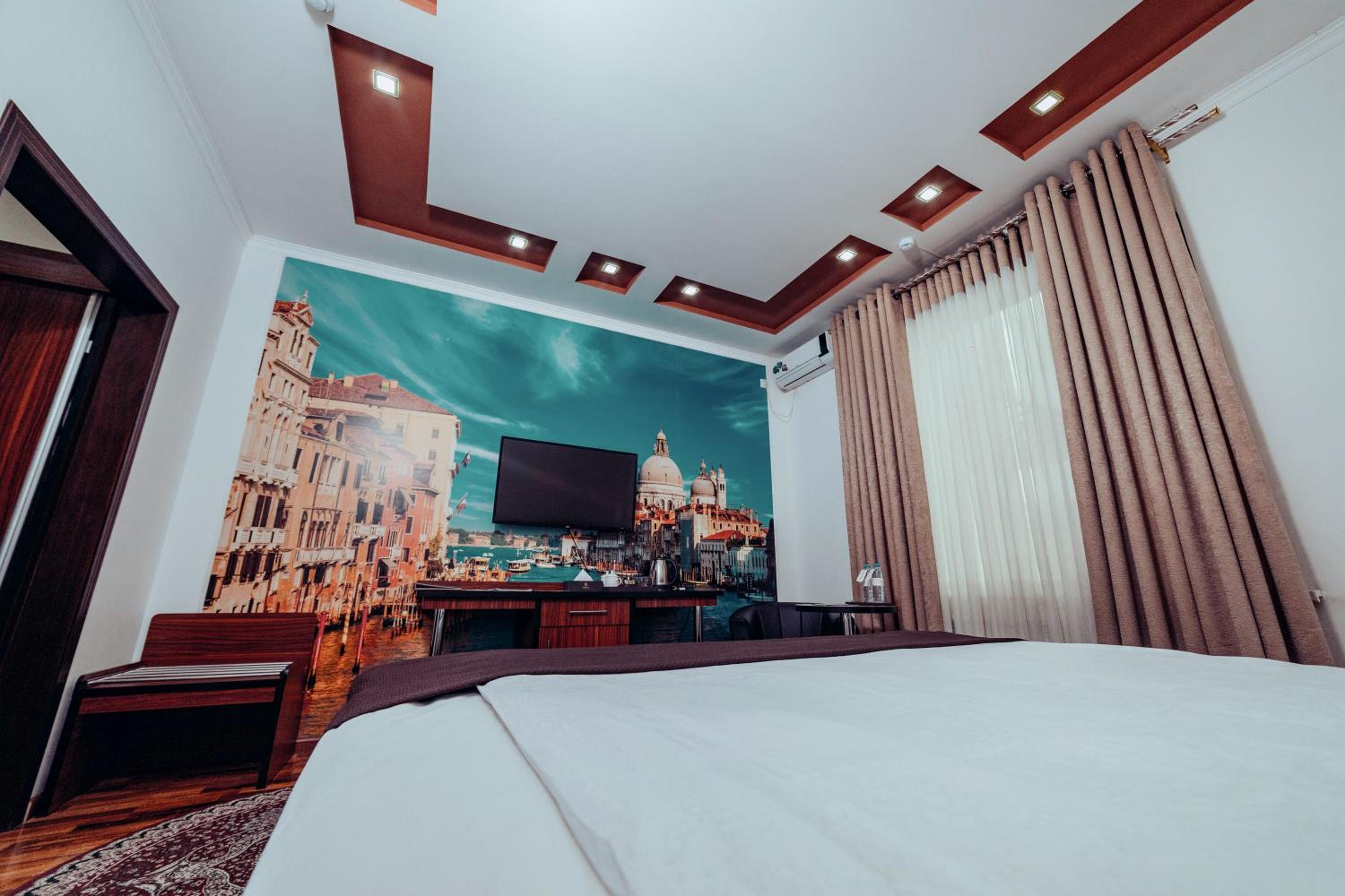 Deluxe Double Room (2 Adults + 1 Child)