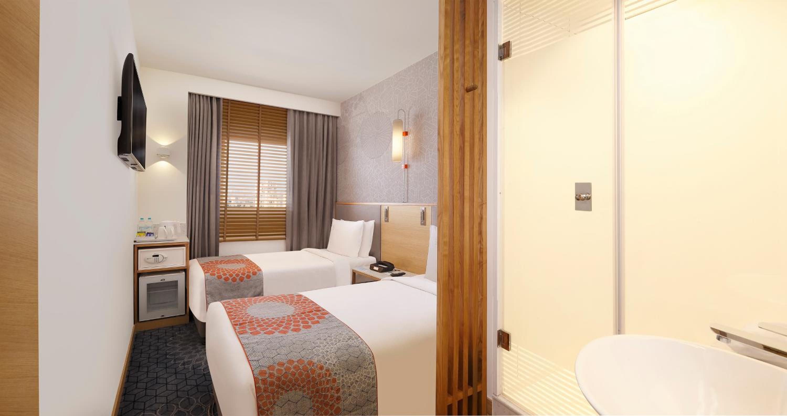 Standard Twin Room with Laundromat(self service) , Laundry Discount 10%, Complimentary Early Check-in from 1:00 pm & Complimentary Late Check-out by 2:00 pm (subject to availability)  photo 3