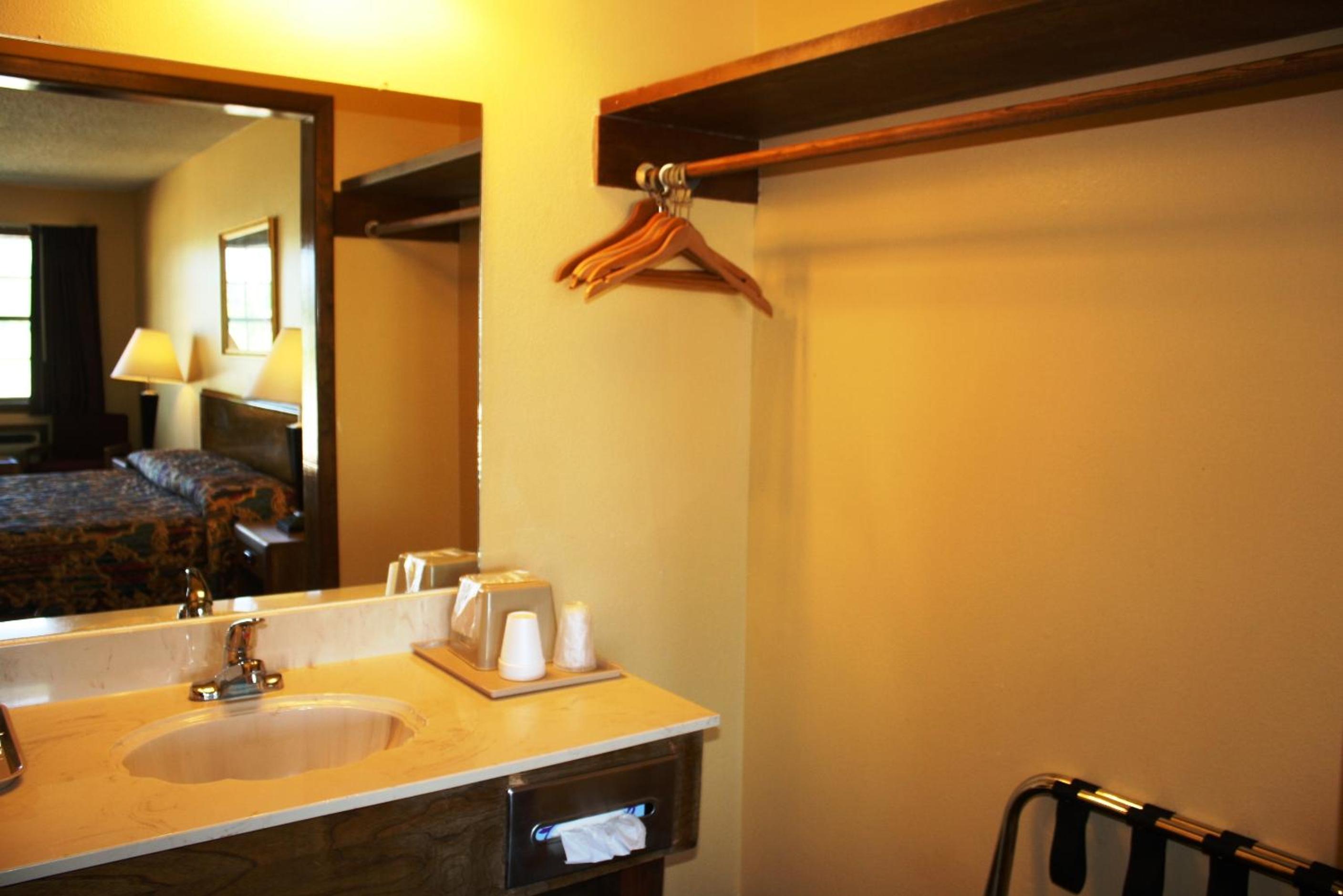 Double Room - Smoking - Photo 2