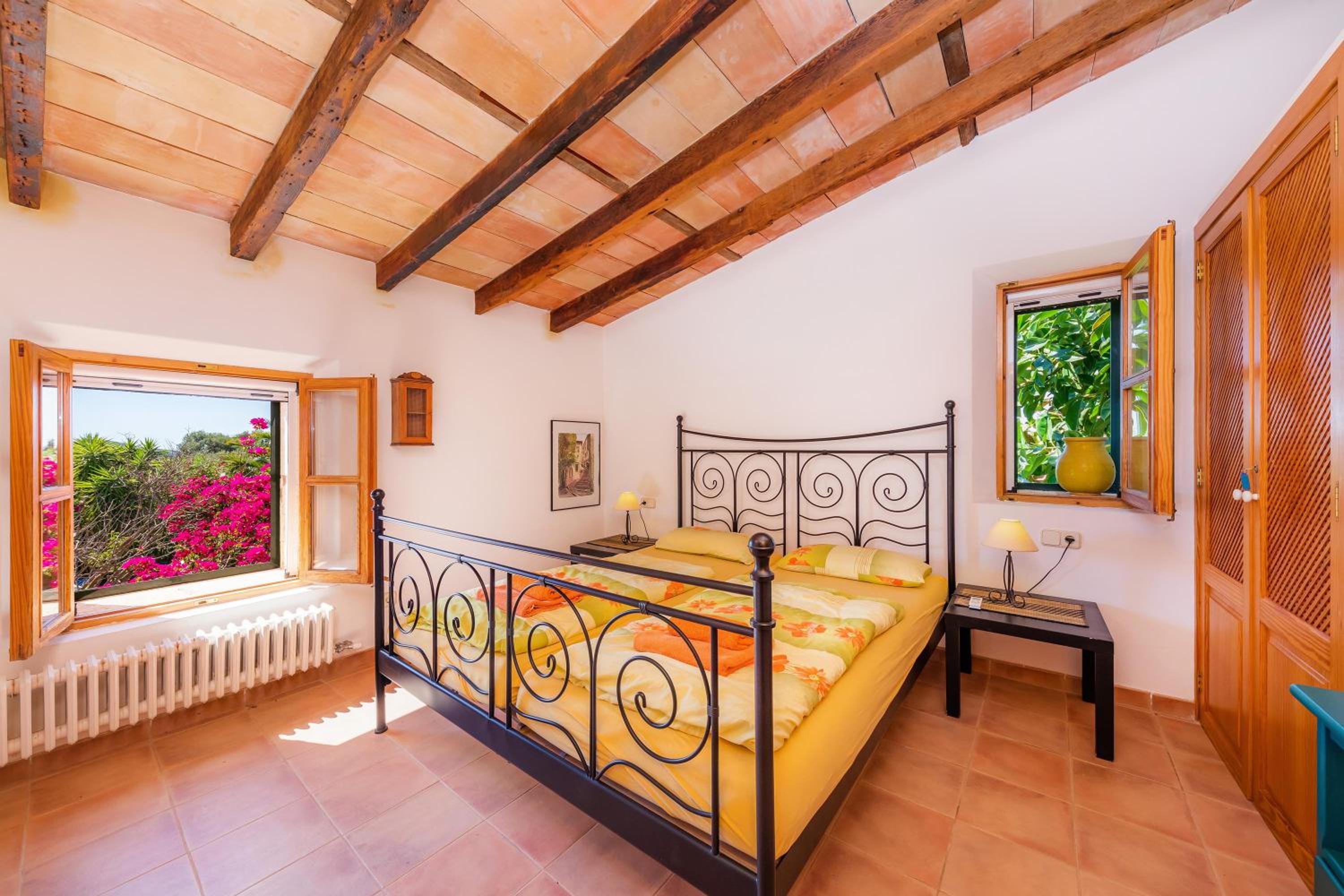 Villa - Photo 1