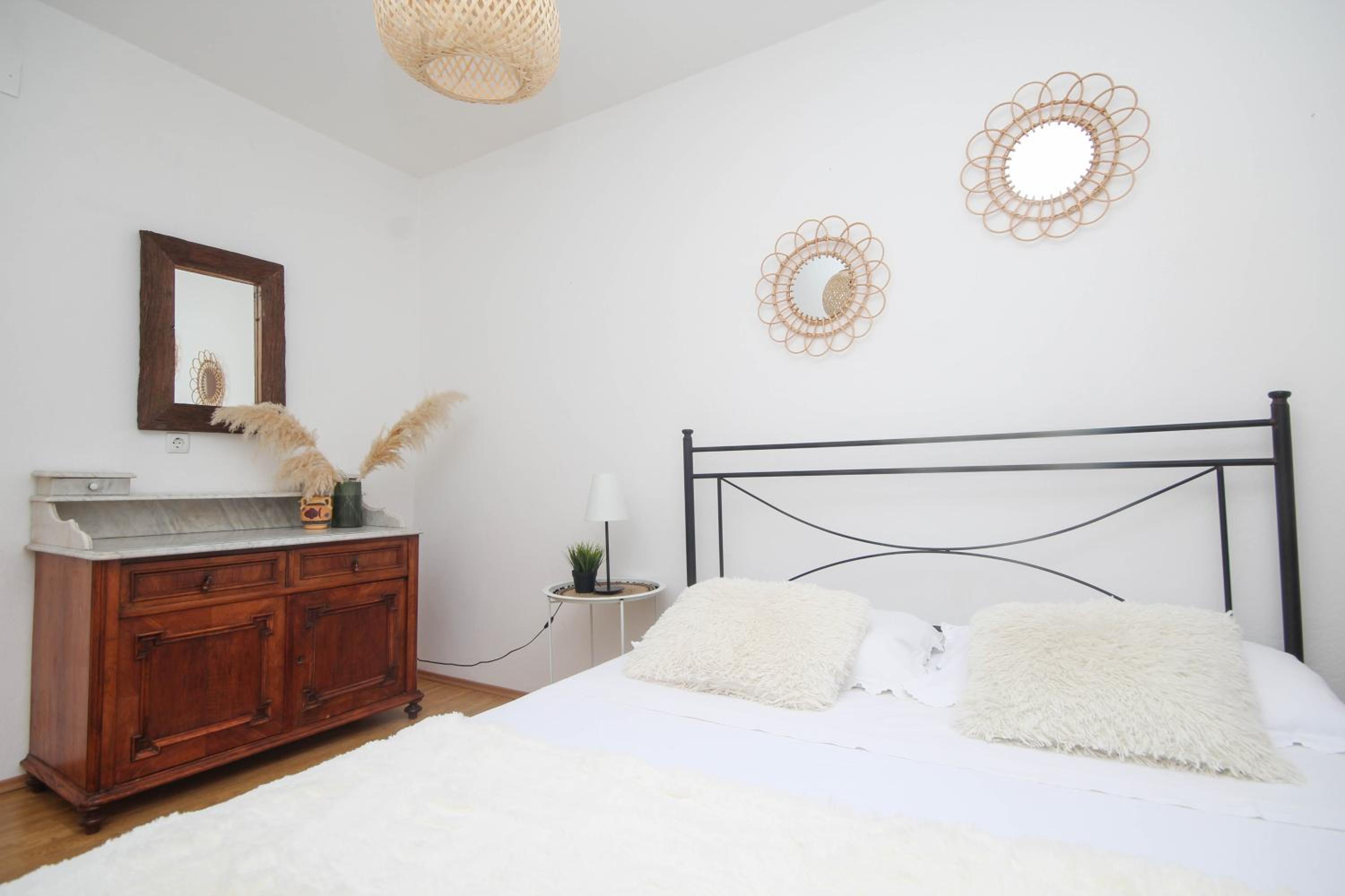 Two-Bedroom Apartment (4-5 Adults) photo 2