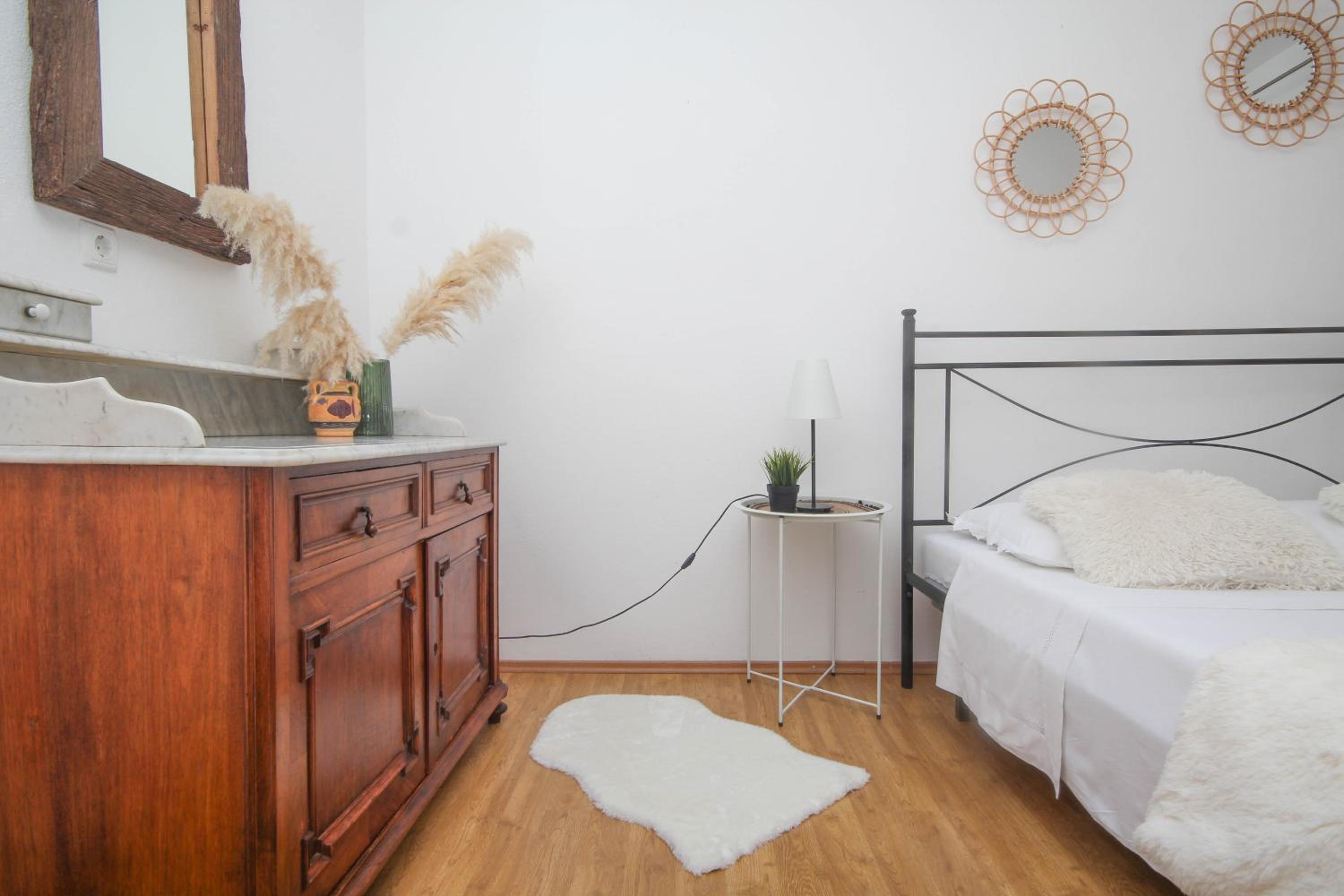 Two-Bedroom Apartment (4-5 Adults) photo 3