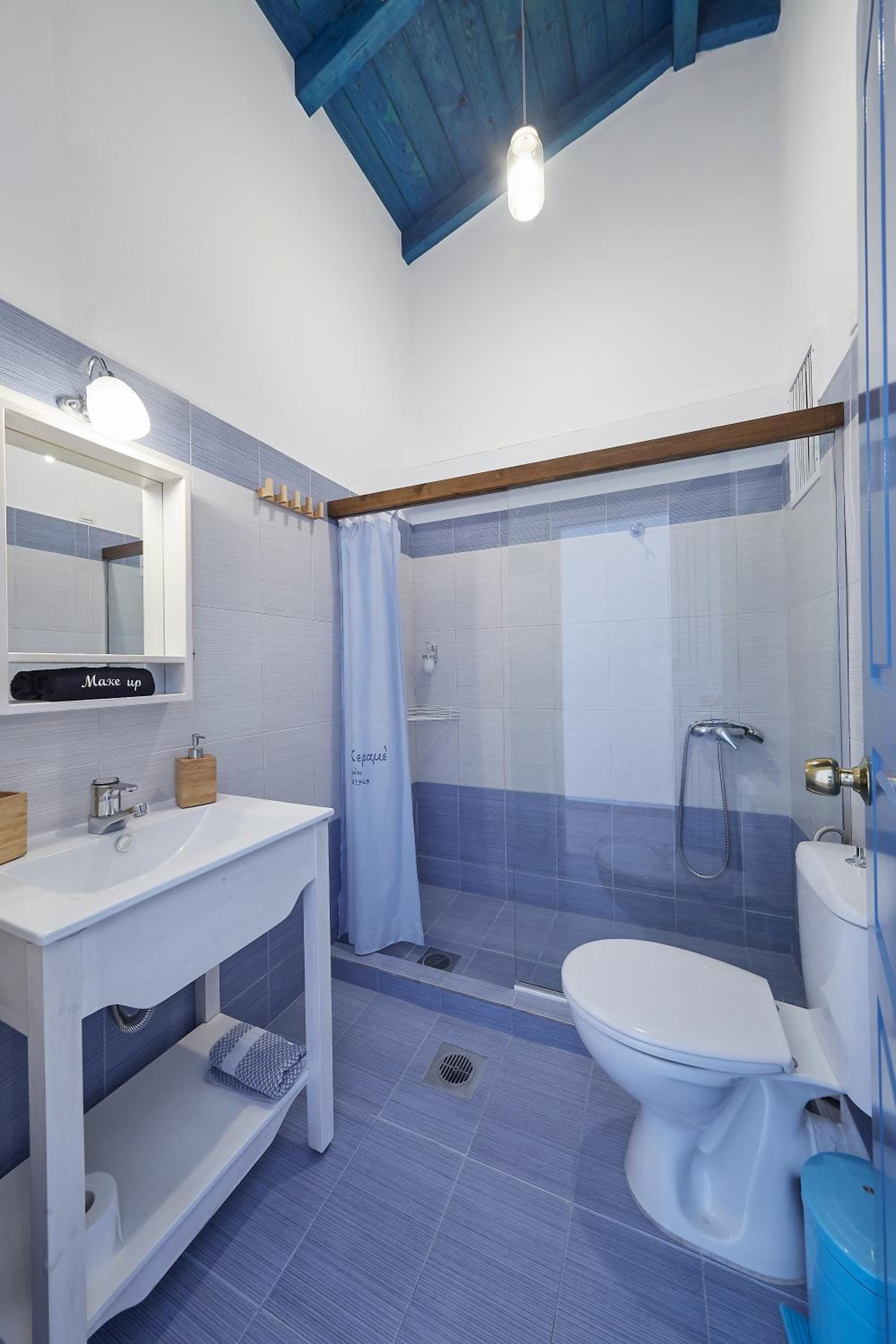 Apartment with Sea View - Photo 12
