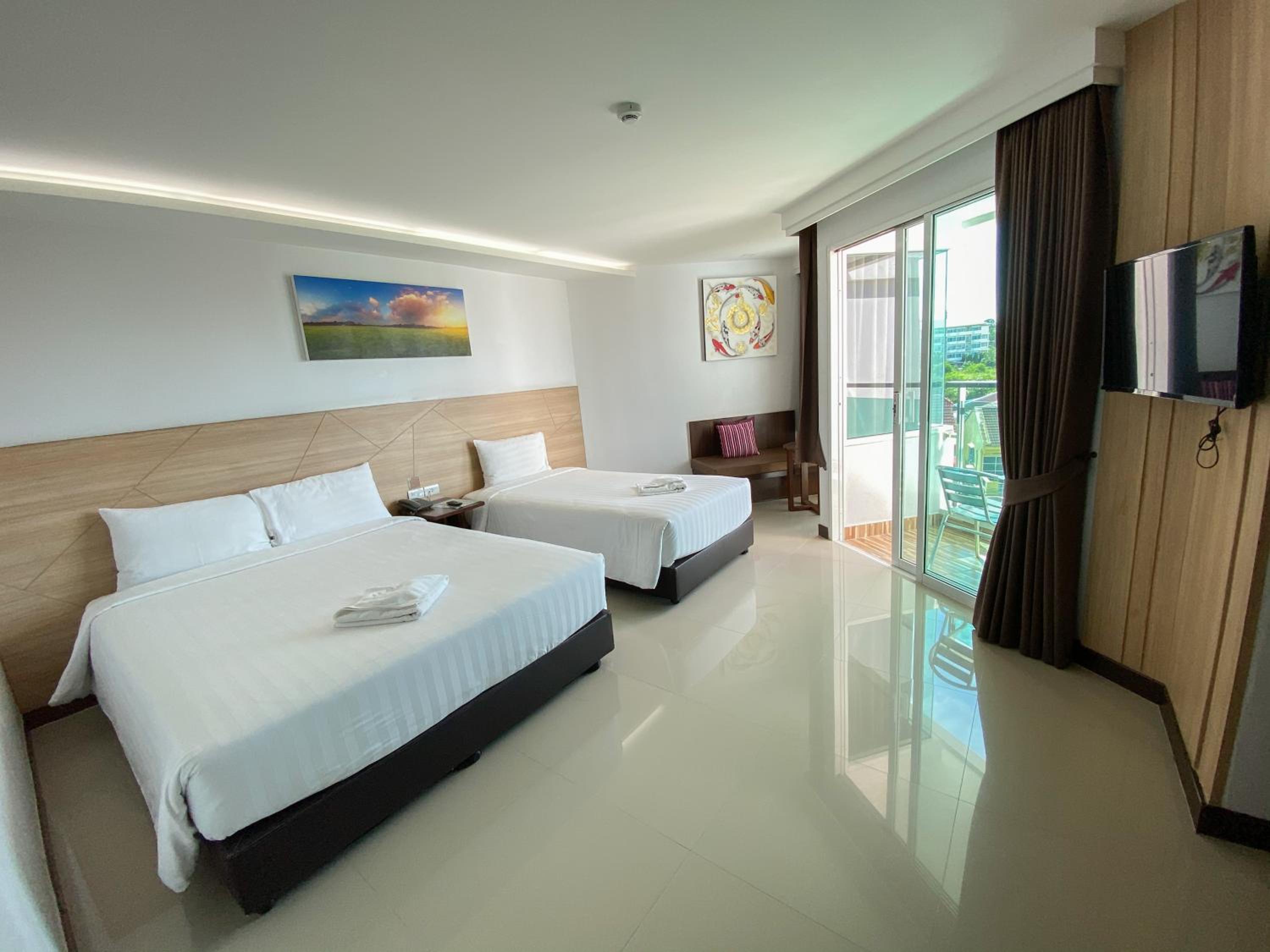 Deluxe Triple Room photo 3