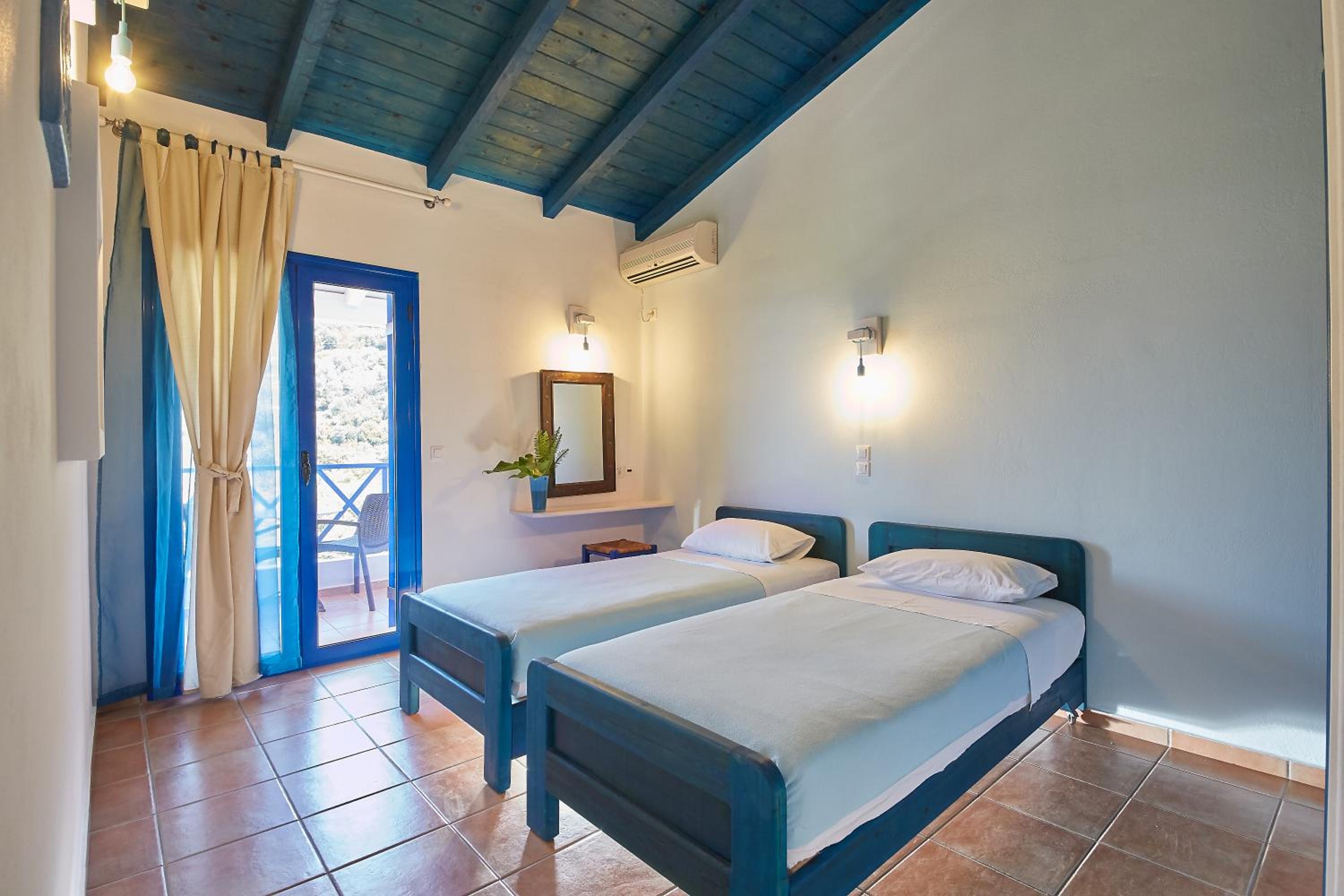 Apartment with Sea View - Photo 10