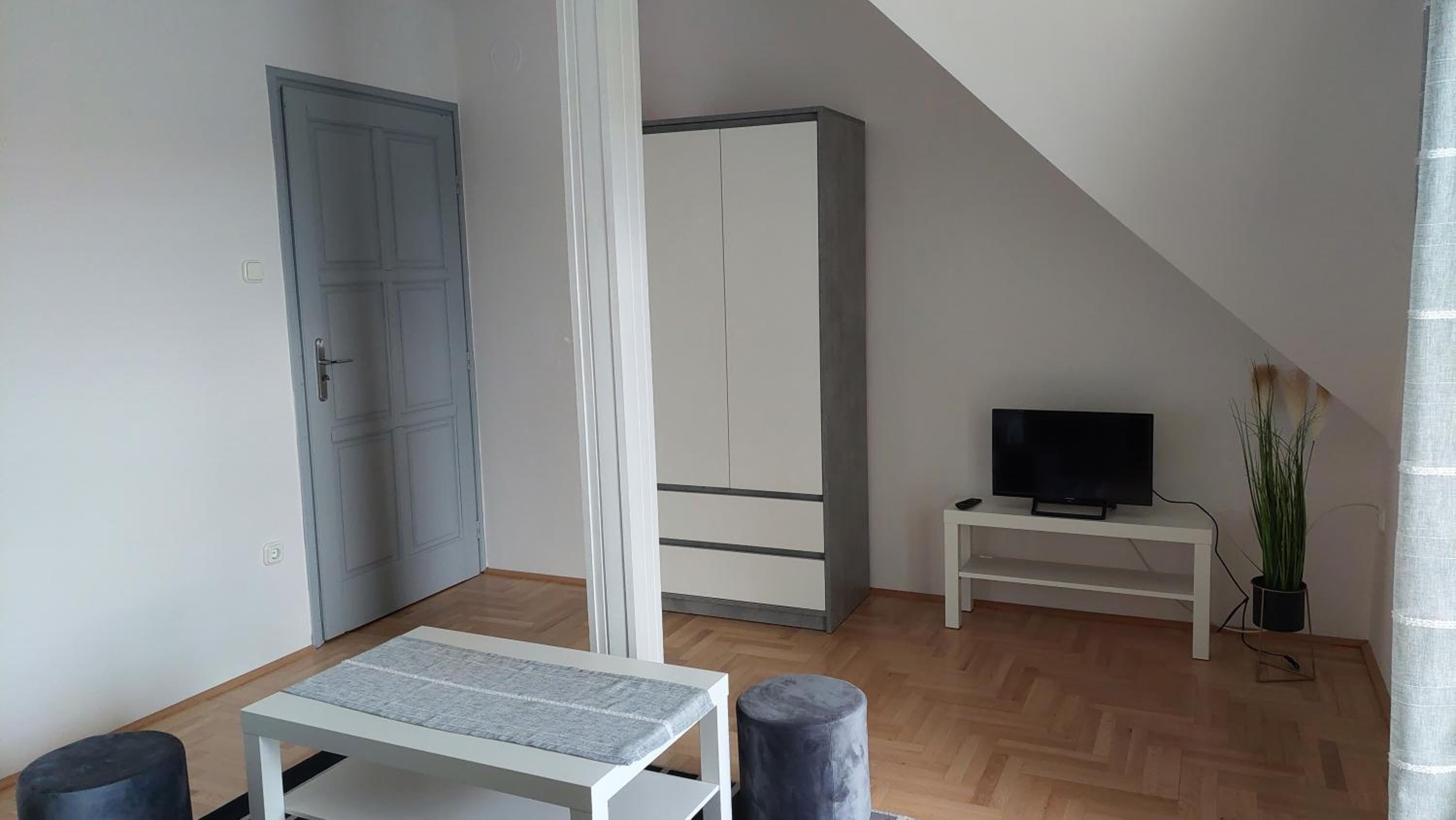 Apartment with Balcony photo 2