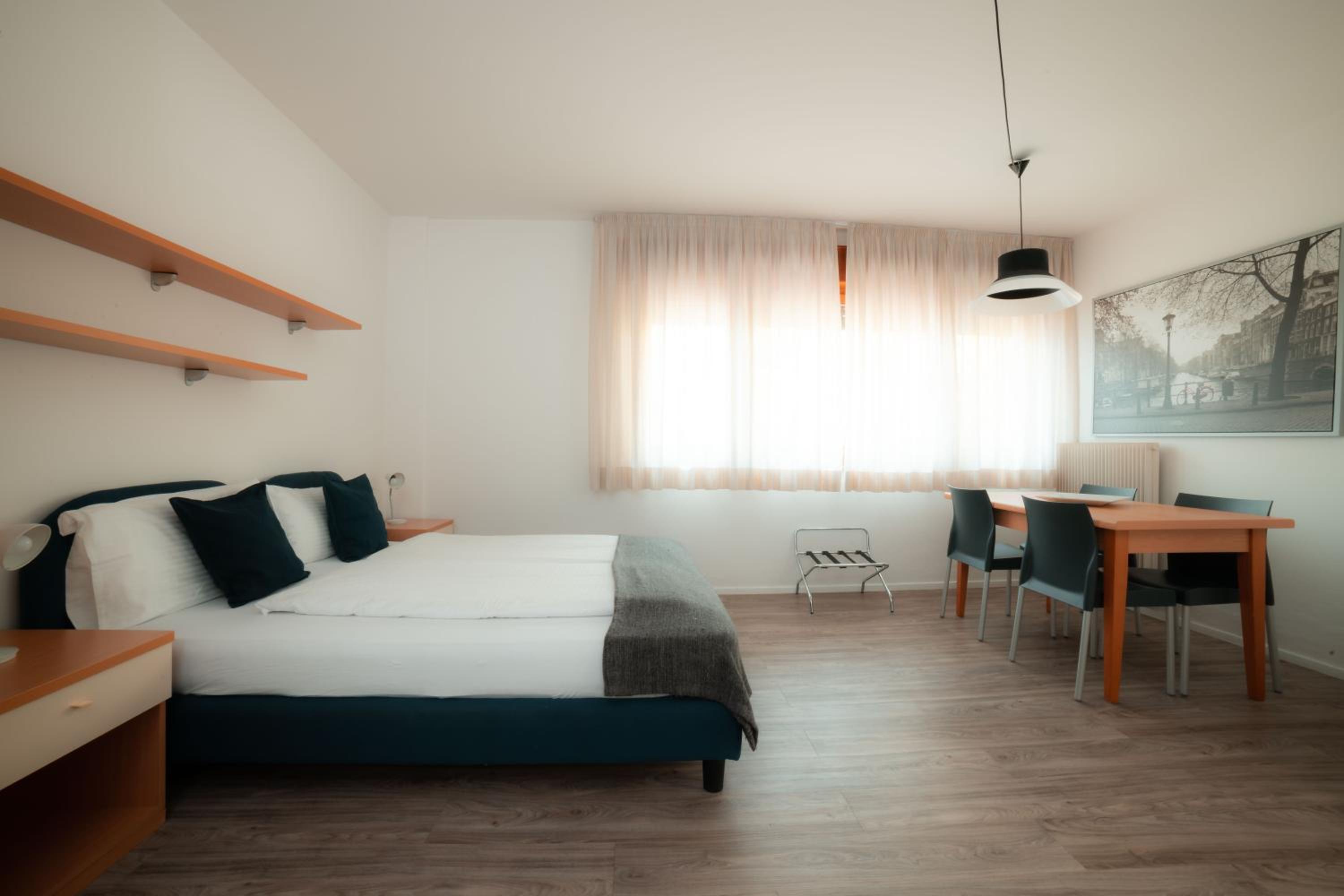 One-Bedroom Apartment - Photo 10