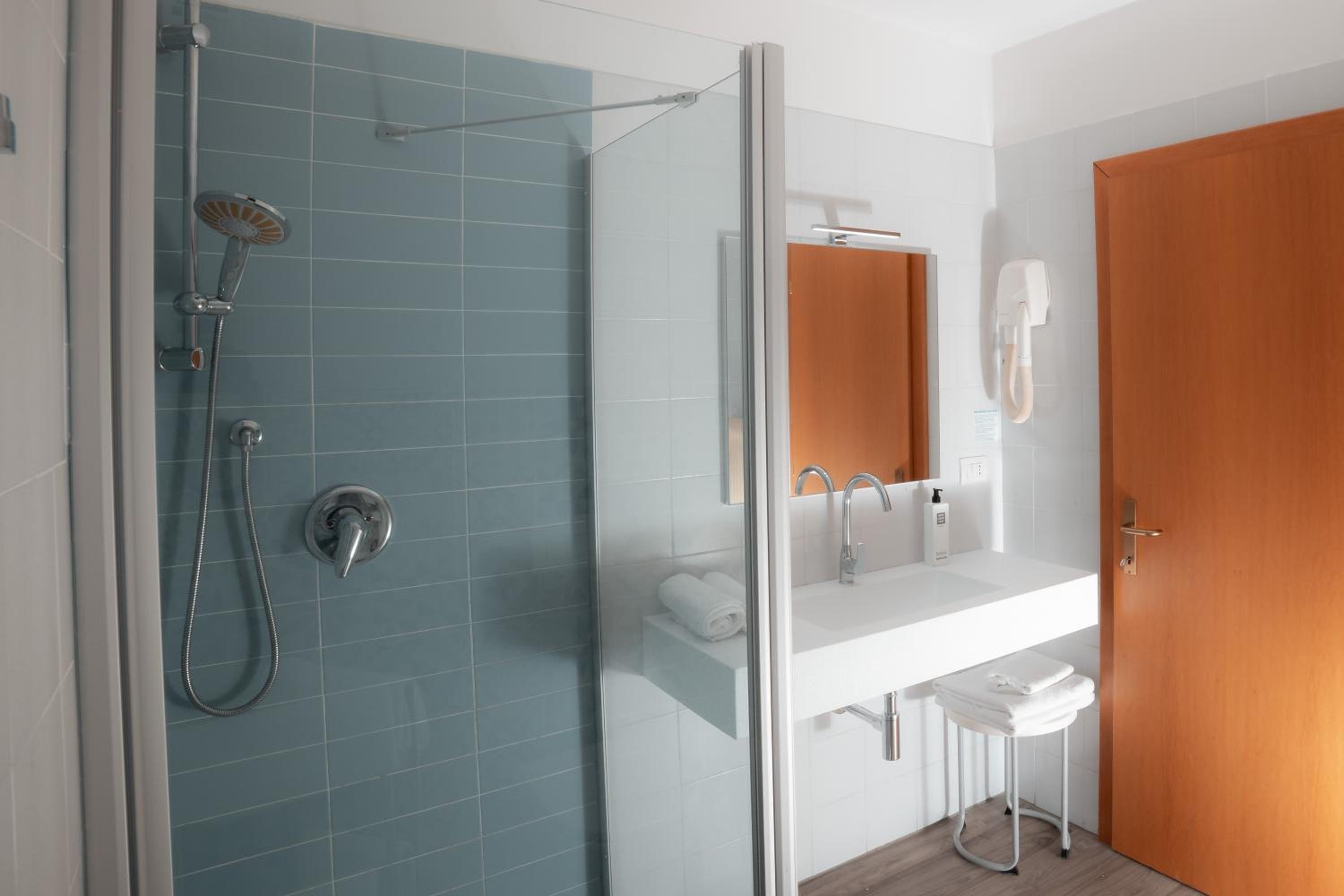 One-Bedroom Apartment - Photo 3