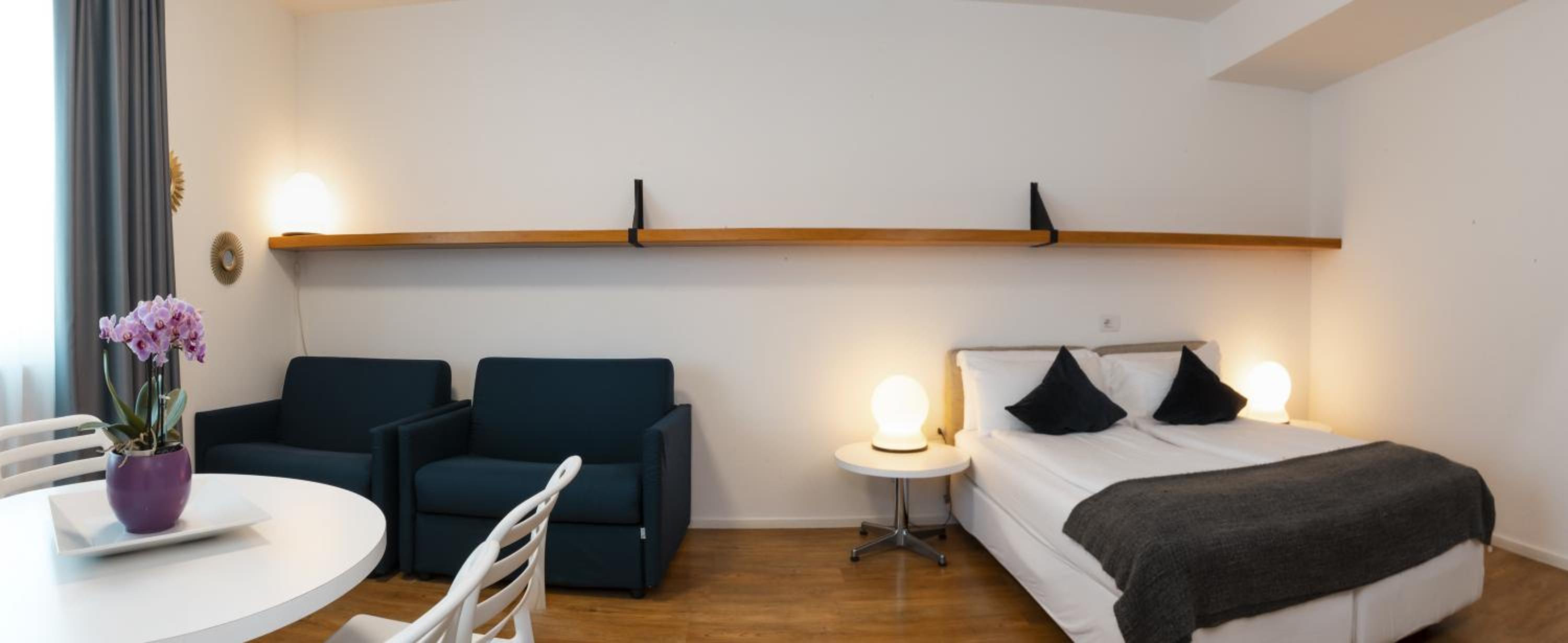 Studio with Lake View - Photo 4