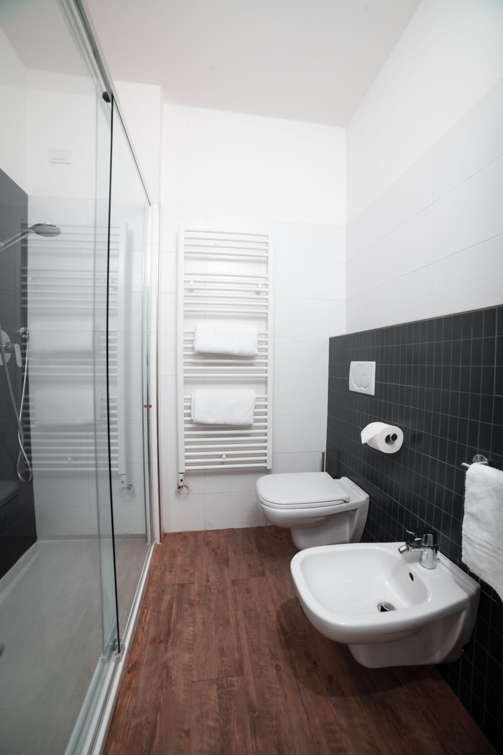 Apartment with Lake View - Photo 10